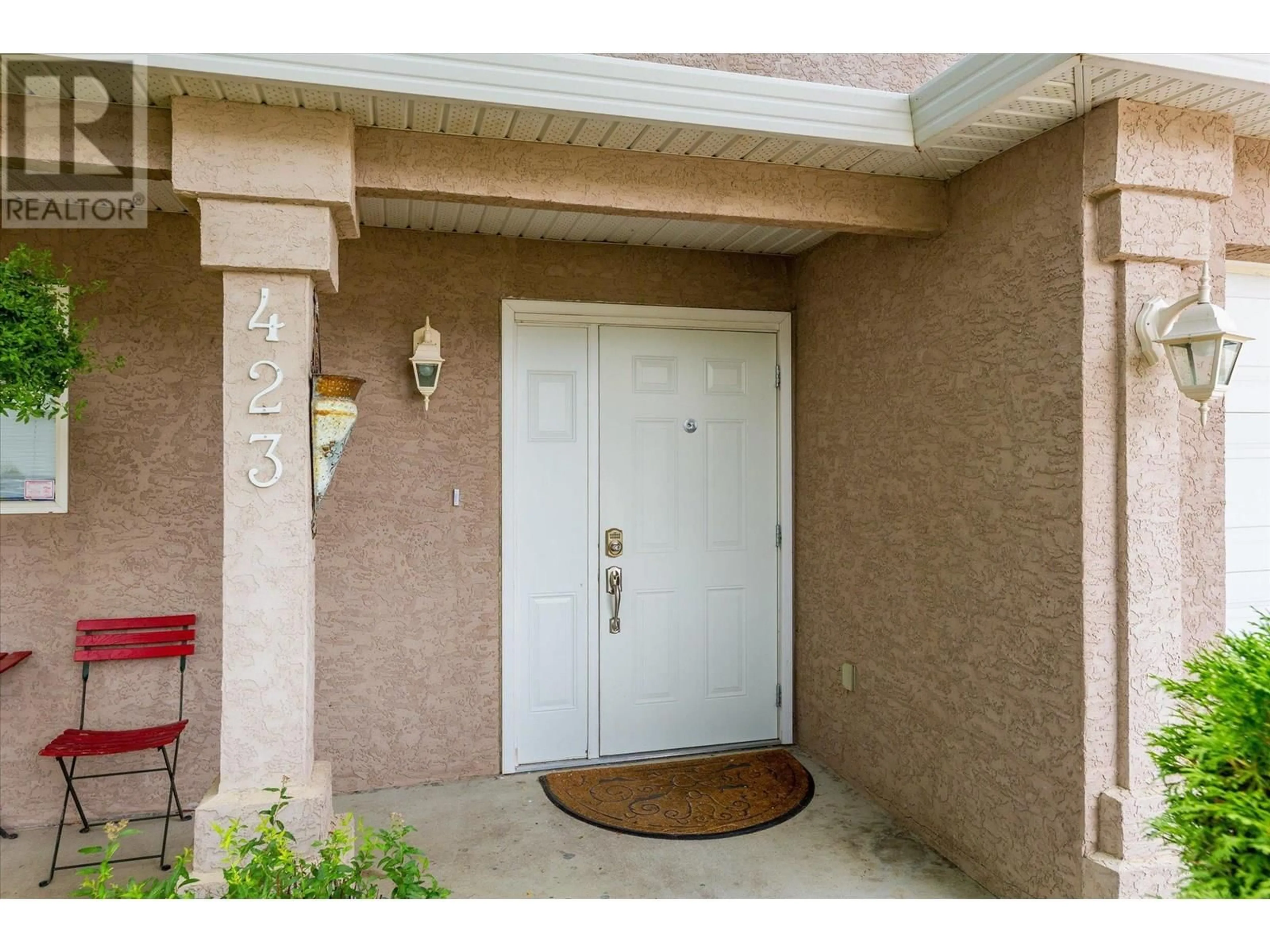 Indoor entryway for 423 FIZET AVENUE, Kelowna British Columbia V1X7P6