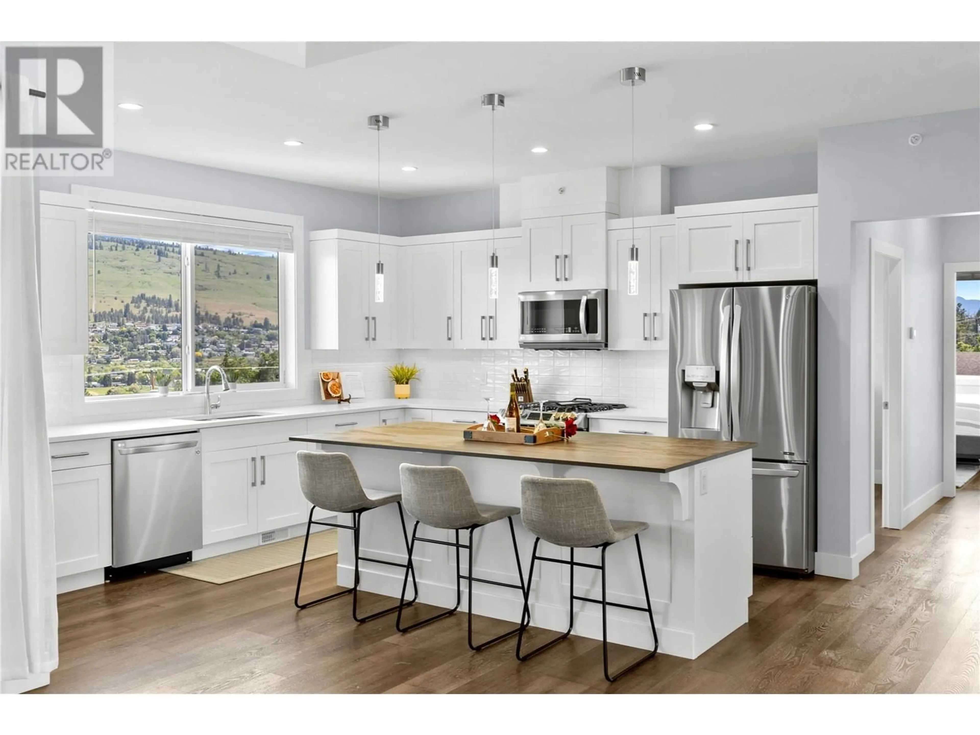 Open concept kitchen, wood/laminate floor for 11562 MIDDLETON ROAD SOUTH, Lake Country British Columbia V4V1G6