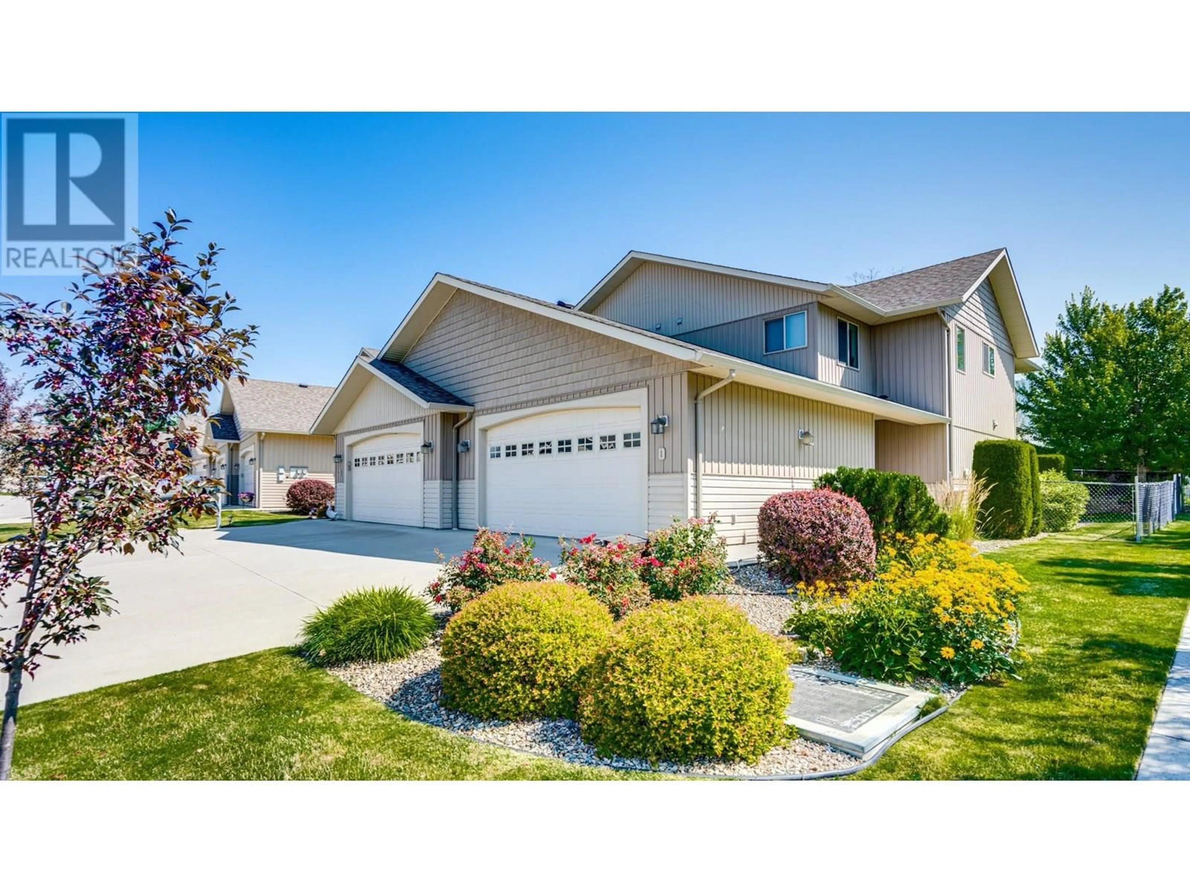 Home with vinyl exterior material, street for 2 - 2751 15 AVENUE NORTHEAST, Salmon Arm British Columbia V1E2B6