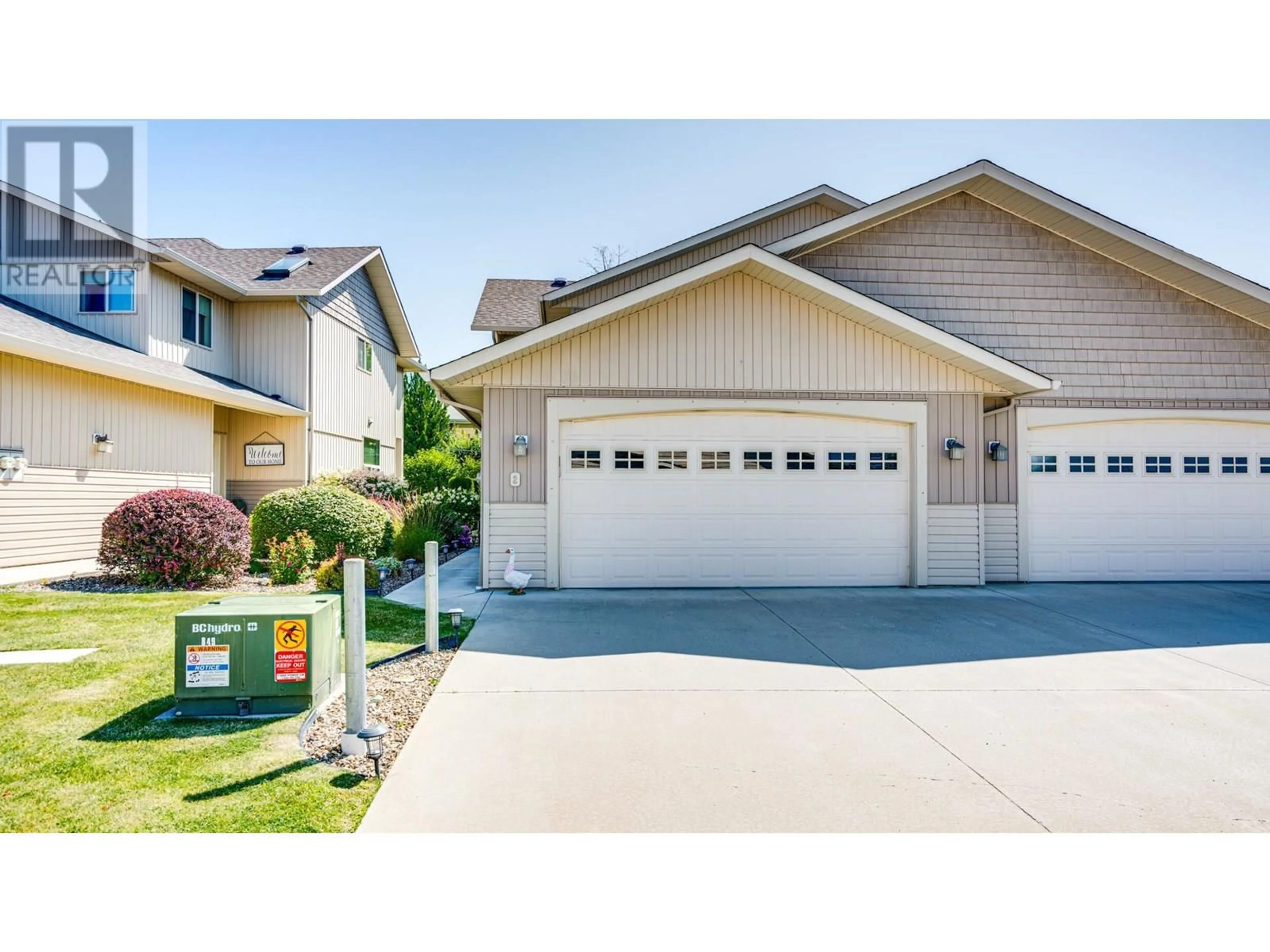 Home with vinyl exterior material, street for 2 - 2751 15 AVENUE NORTHEAST, Salmon Arm British Columbia V1E2B6