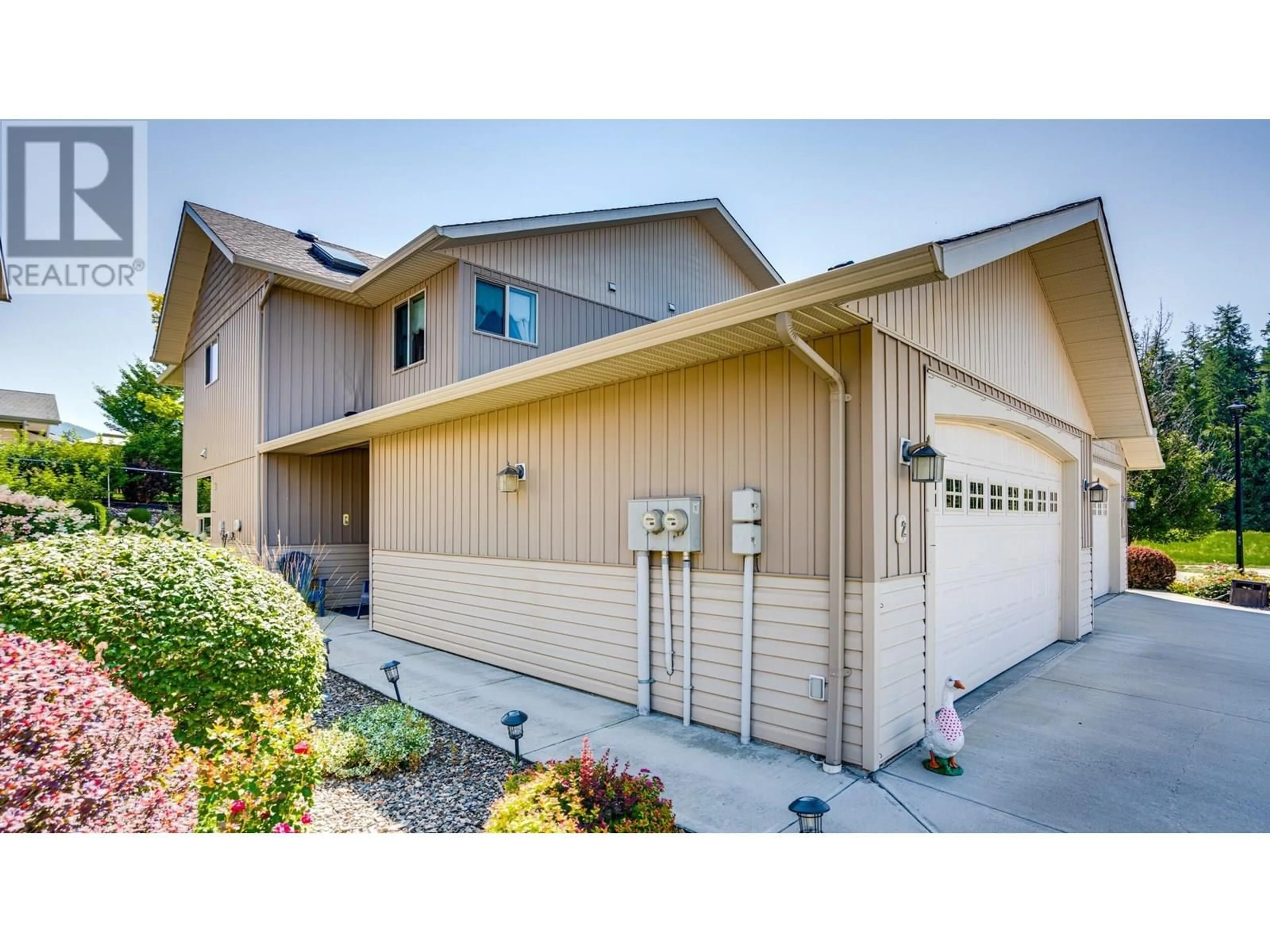 Home with vinyl exterior material, street for 2 - 2751 15 AVENUE NORTHEAST, Salmon Arm British Columbia V1E2B6