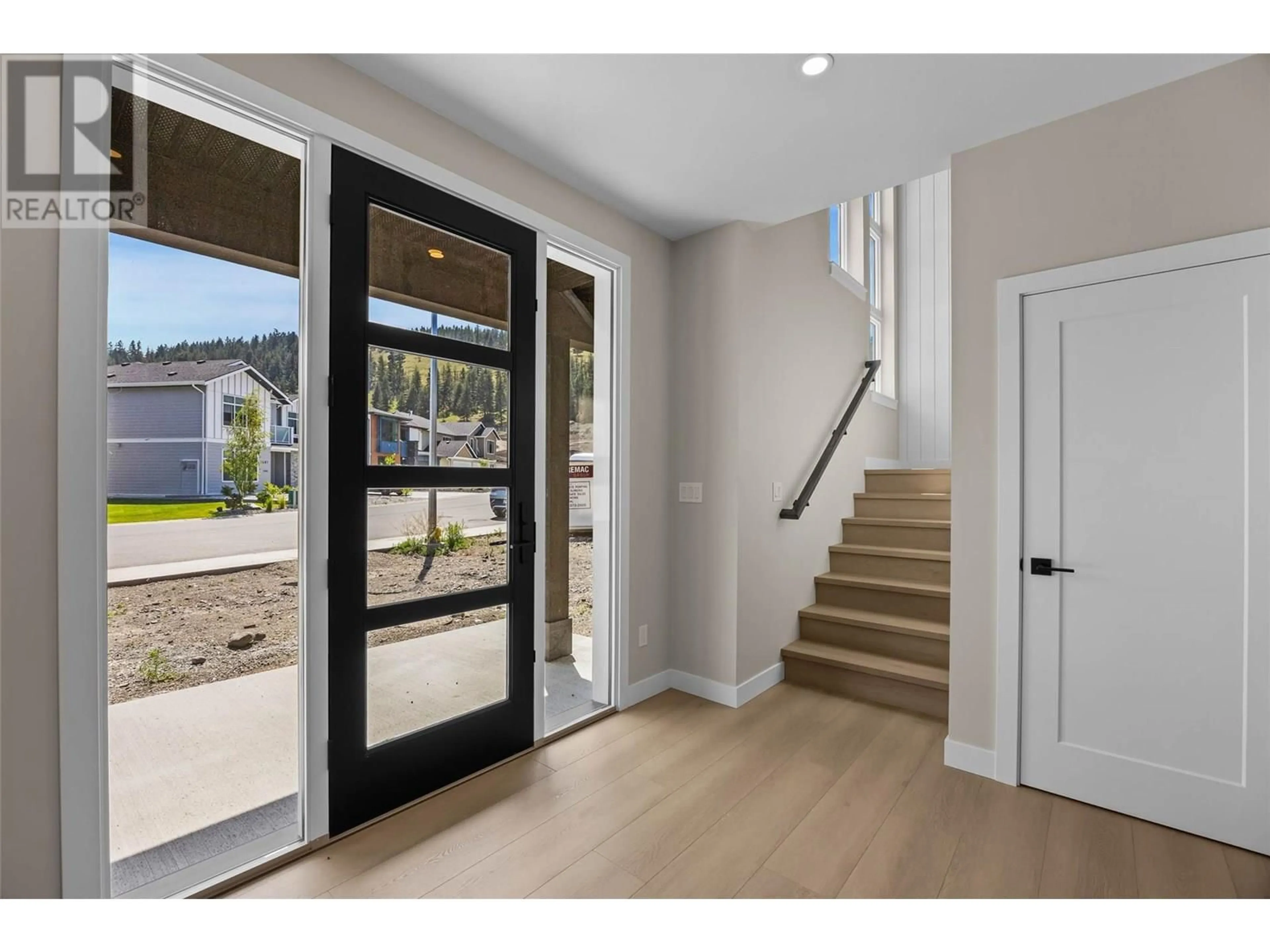 Indoor entryway for 2084 LINFIELD DRIVE, Kamloops British Columbia V1S0G3
