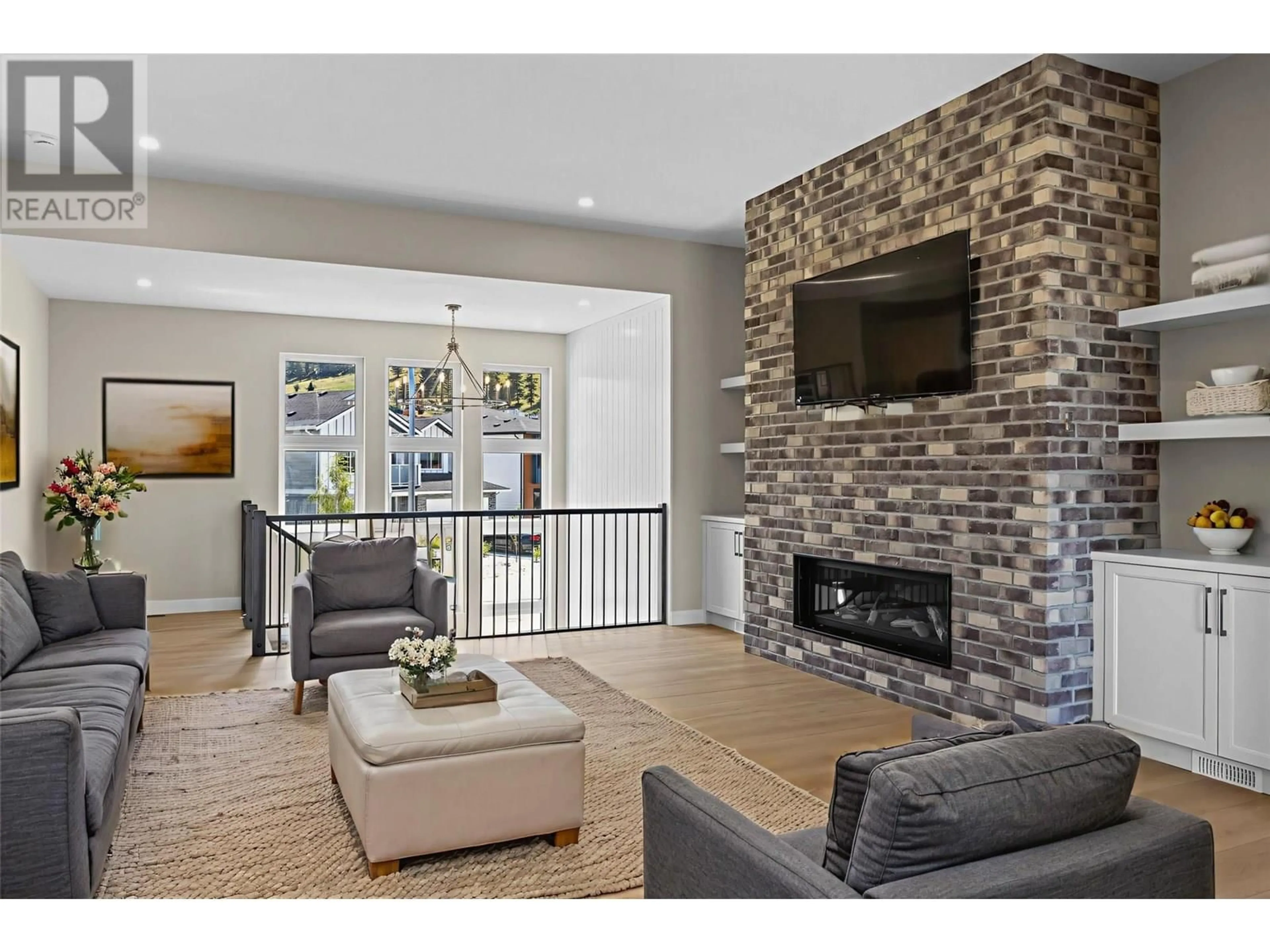 Living room with furniture, unknown for 2084 LINFIELD DRIVE, Kamloops British Columbia V1S0G3