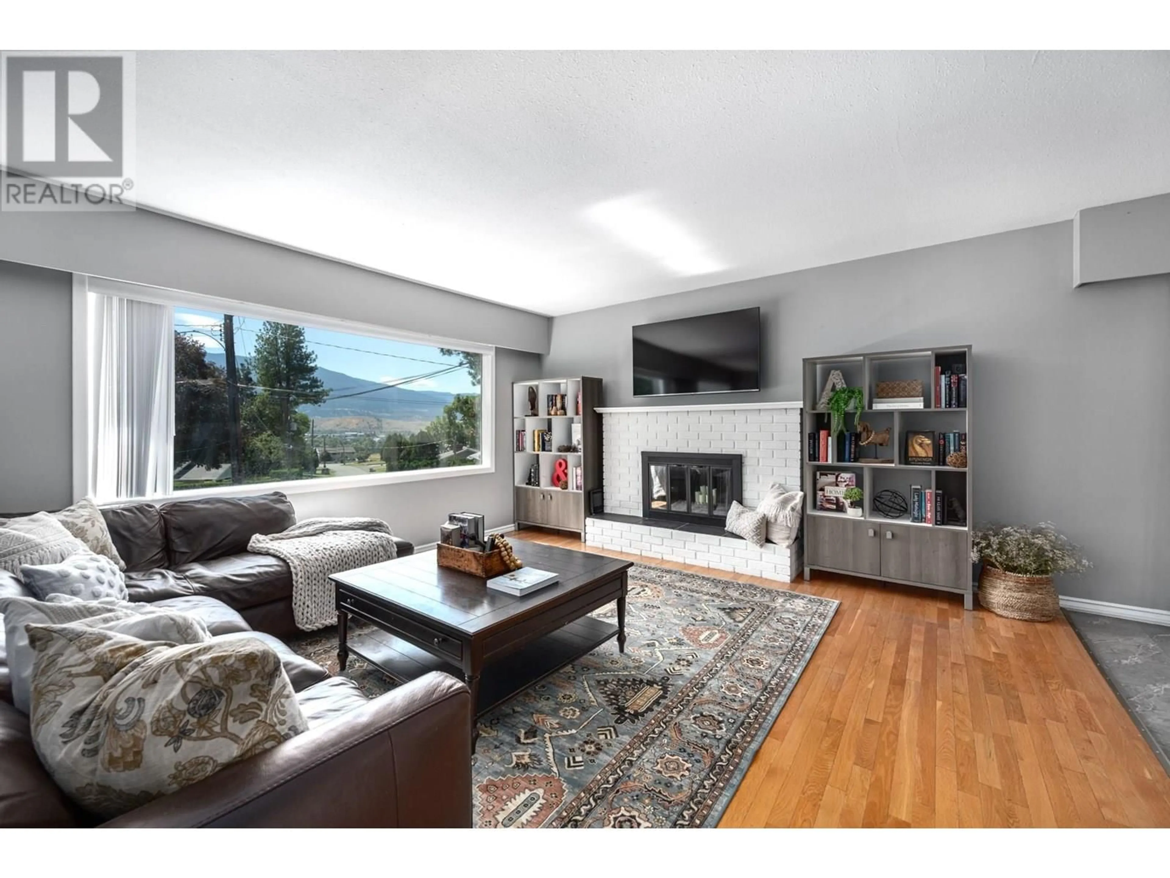 Living room with furniture, wood/laminate floor for 3363 BOYD AVENUE, Merritt British Columbia V1K1J3
