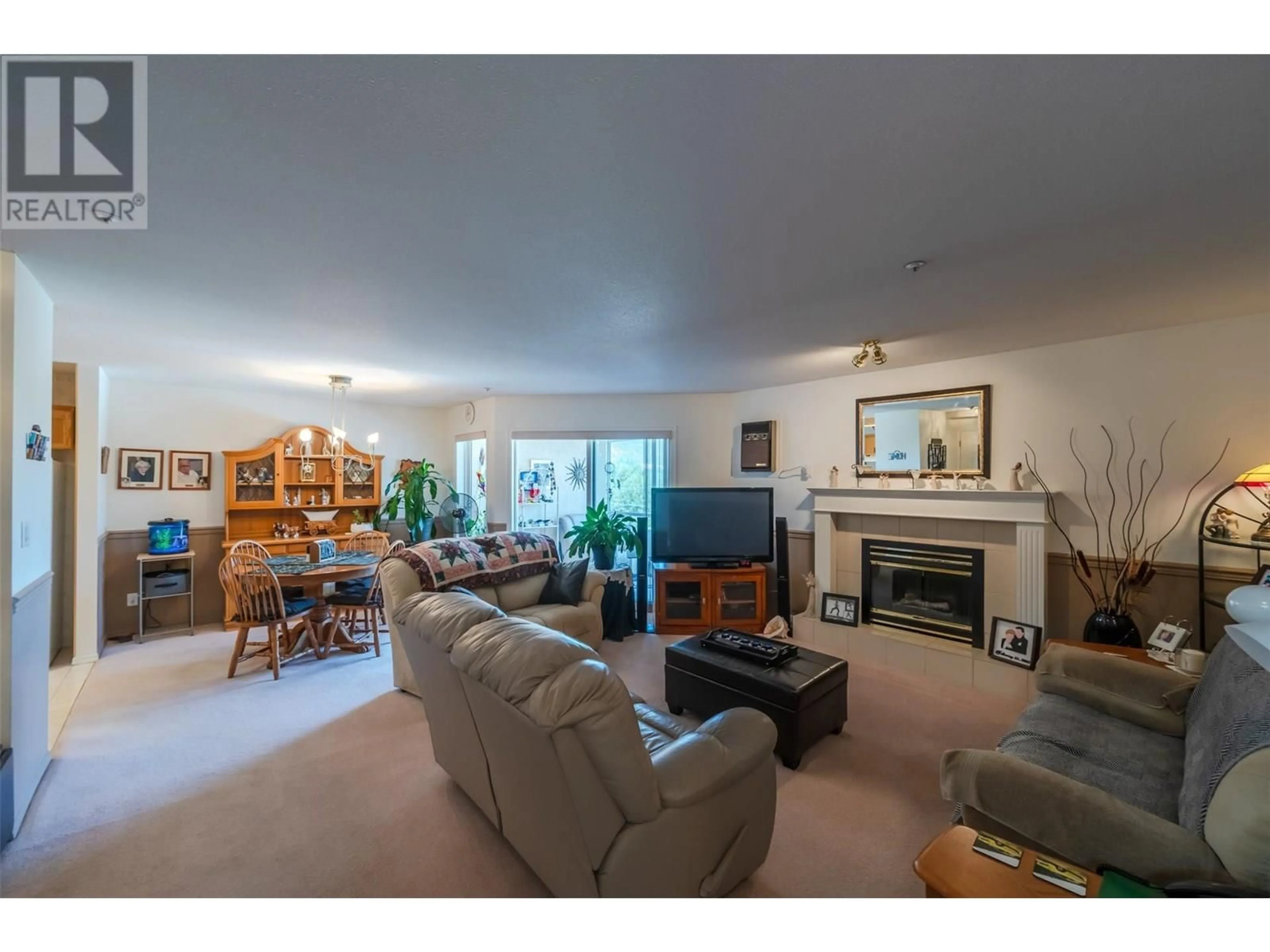 Living room with furniture, unknown for 403 - 1750 ATKINSON STREET, Penticton British Columbia V2A7M6