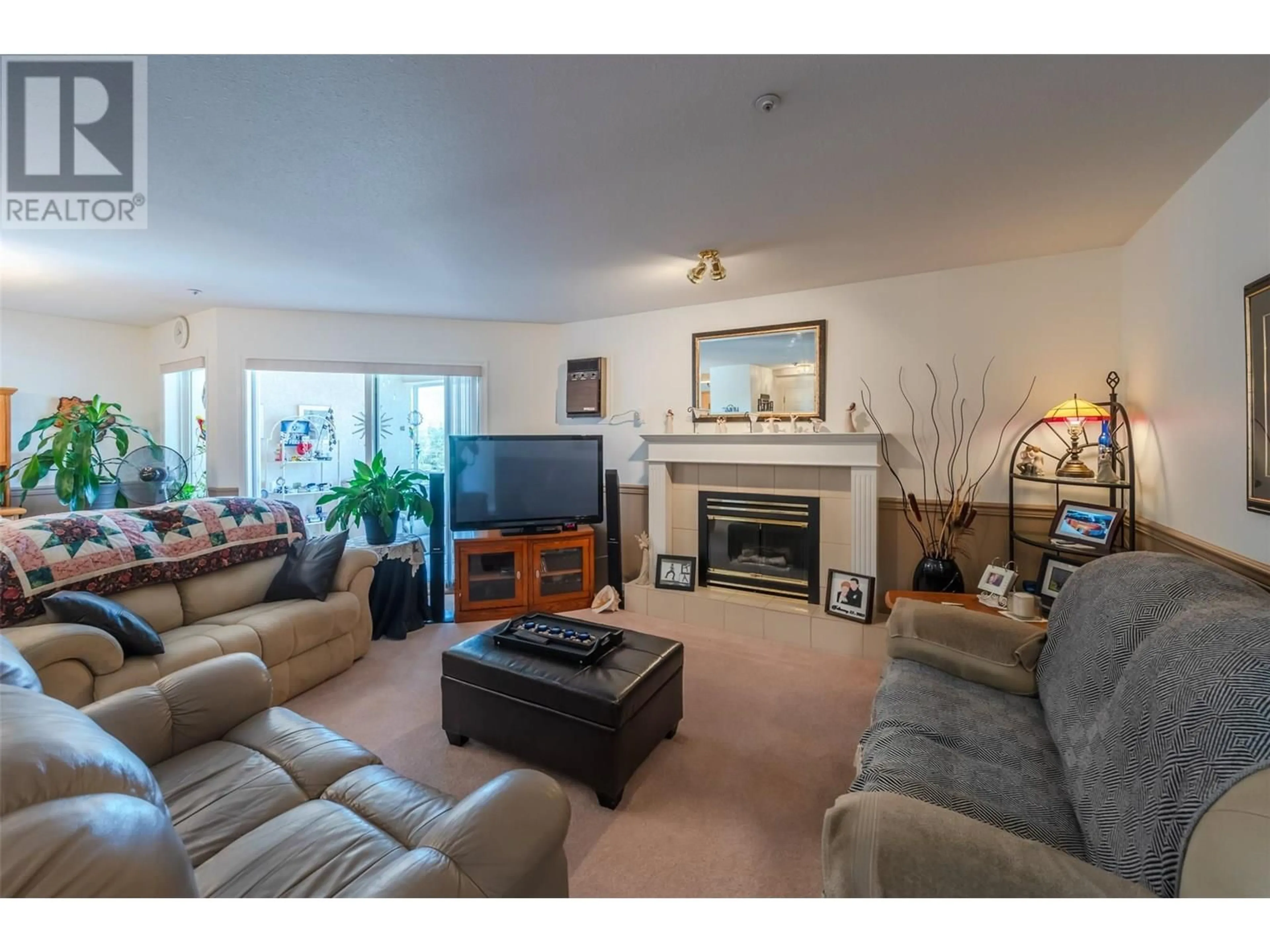 Living room with furniture, unknown for 403 - 1750 ATKINSON STREET, Penticton British Columbia V2A7M6