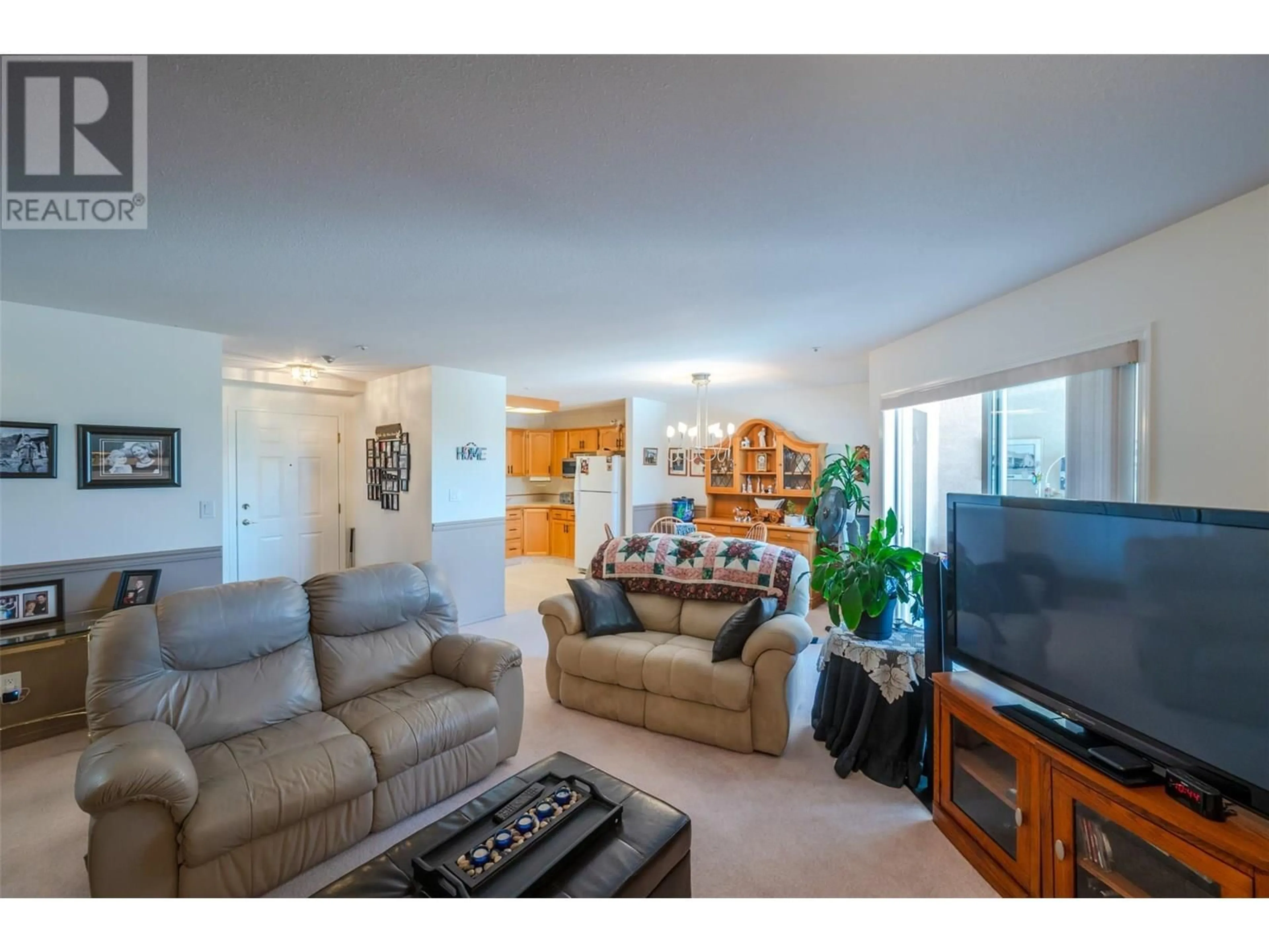 Living room with furniture, unknown for 403 - 1750 ATKINSON STREET, Penticton British Columbia V2A7M6