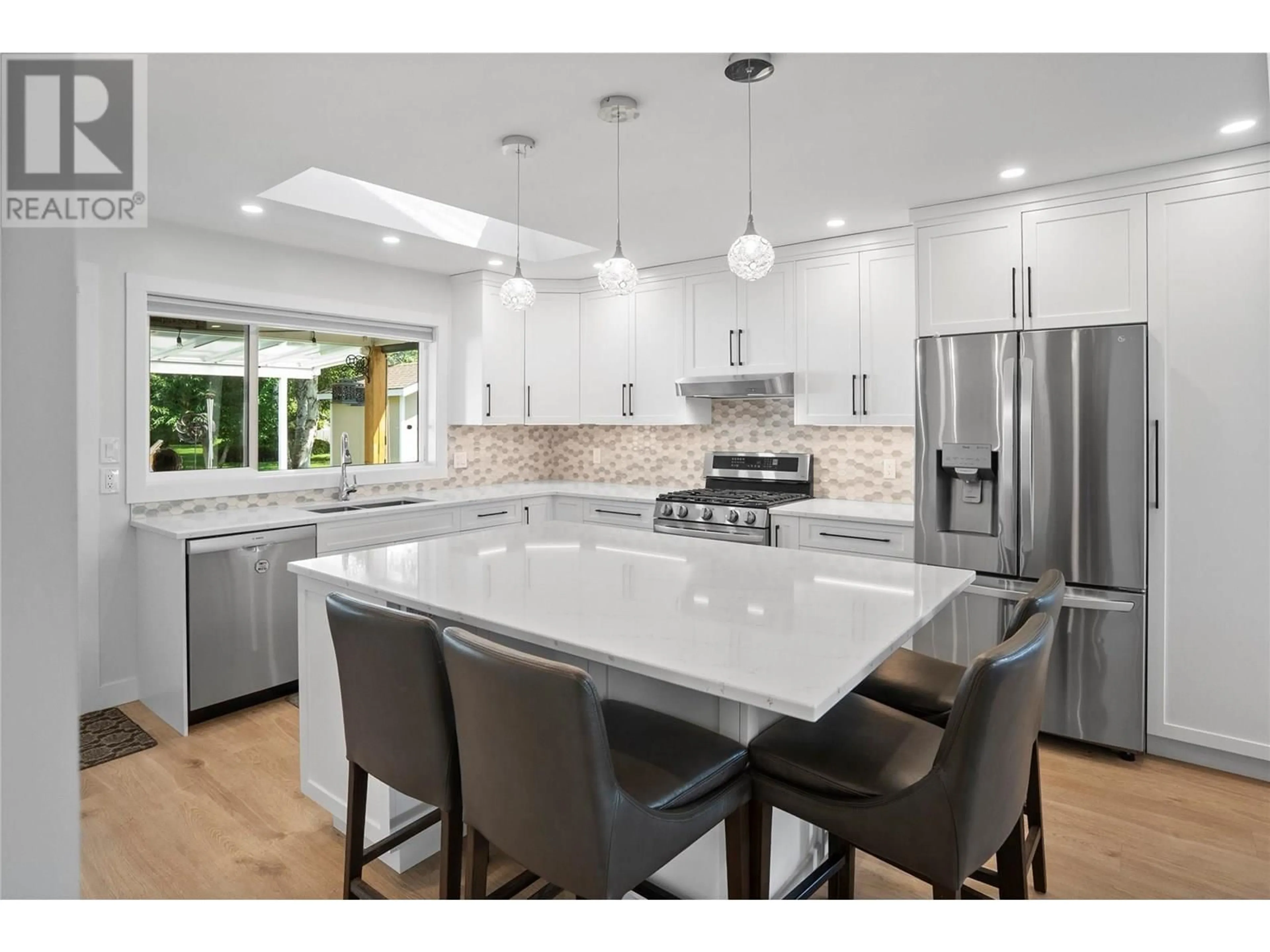 Open concept kitchen, ceramic/tile floor for 567 - 1255 RAYMER AVENUE, Kelowna British Columbia V1W3S3