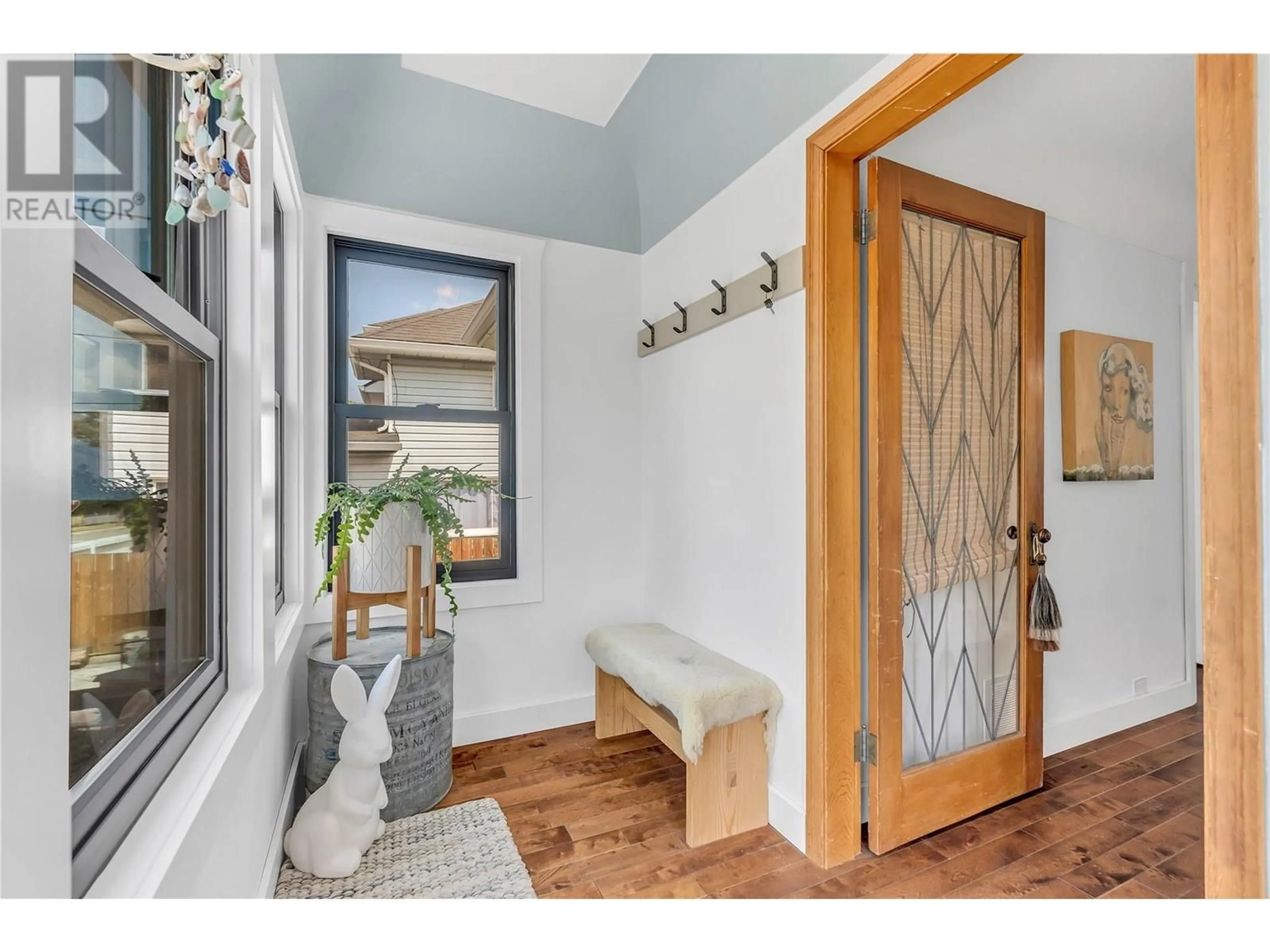 Indoor entryway for 608 BRAID STREET, Penticton British Columbia V2A4Y5