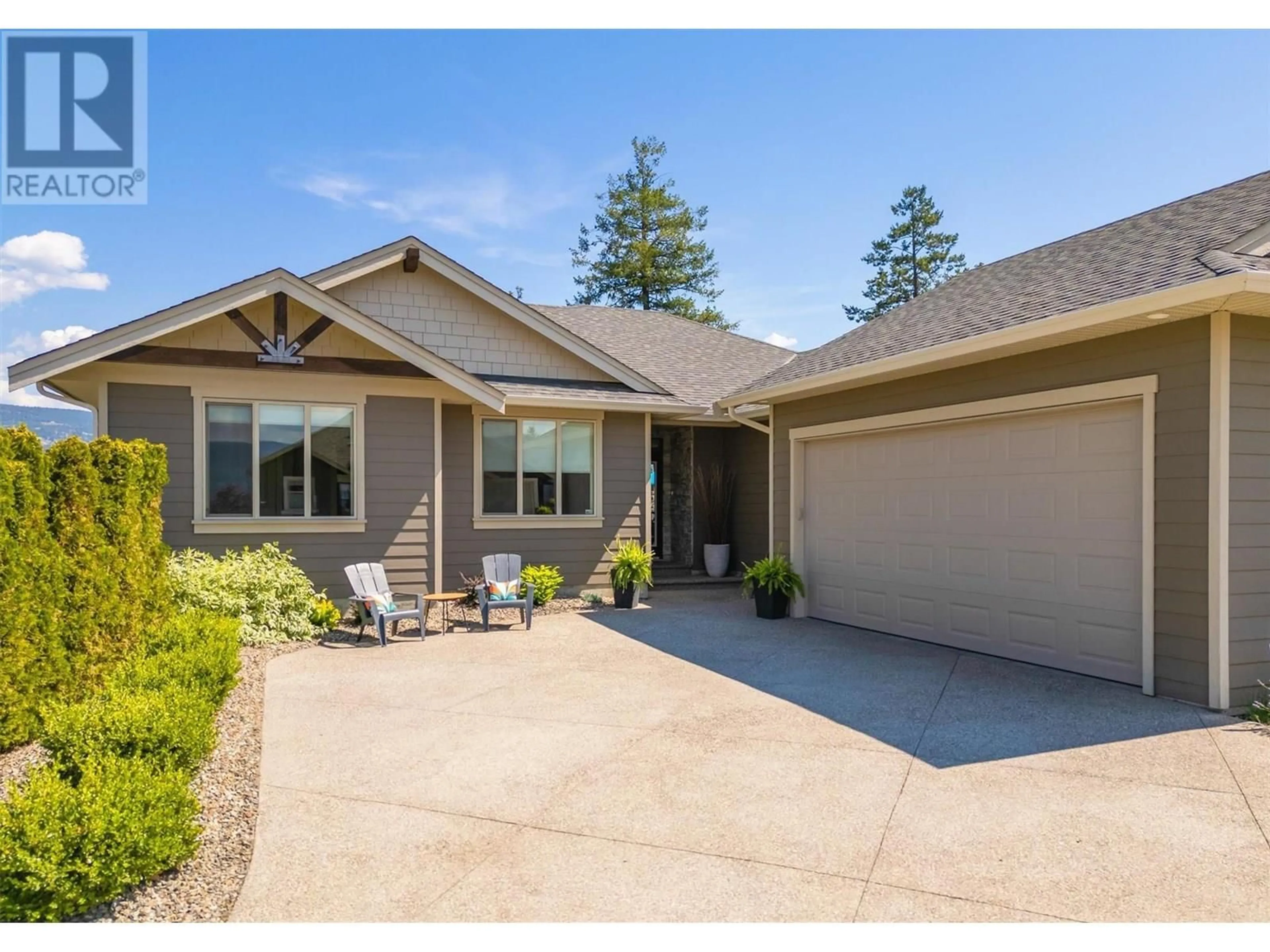 Home with vinyl exterior material, street for 2191 SALERNO COURT, Kelowna British Columbia V1V2S4