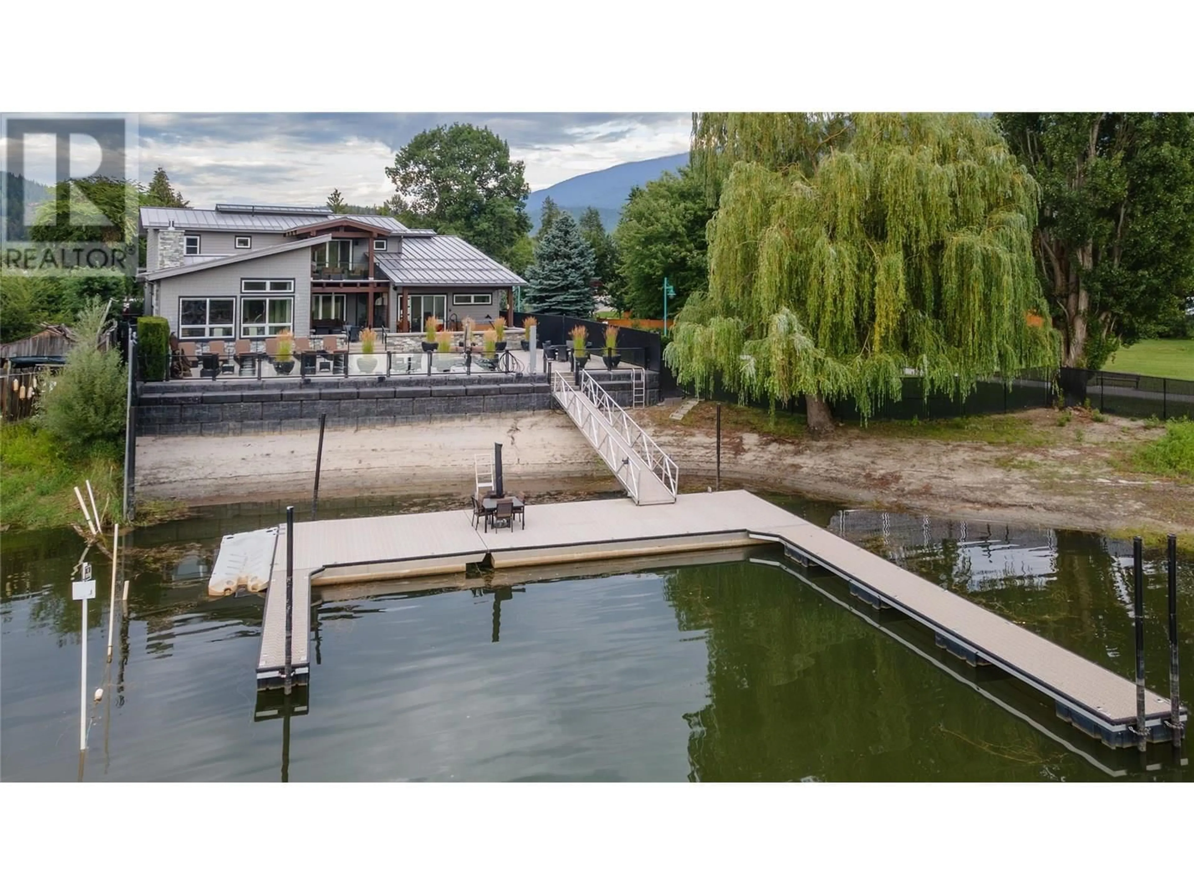 Blurry image for 1420 SILVER SANDS ROAD, Sicamous British Columbia V0E2V4