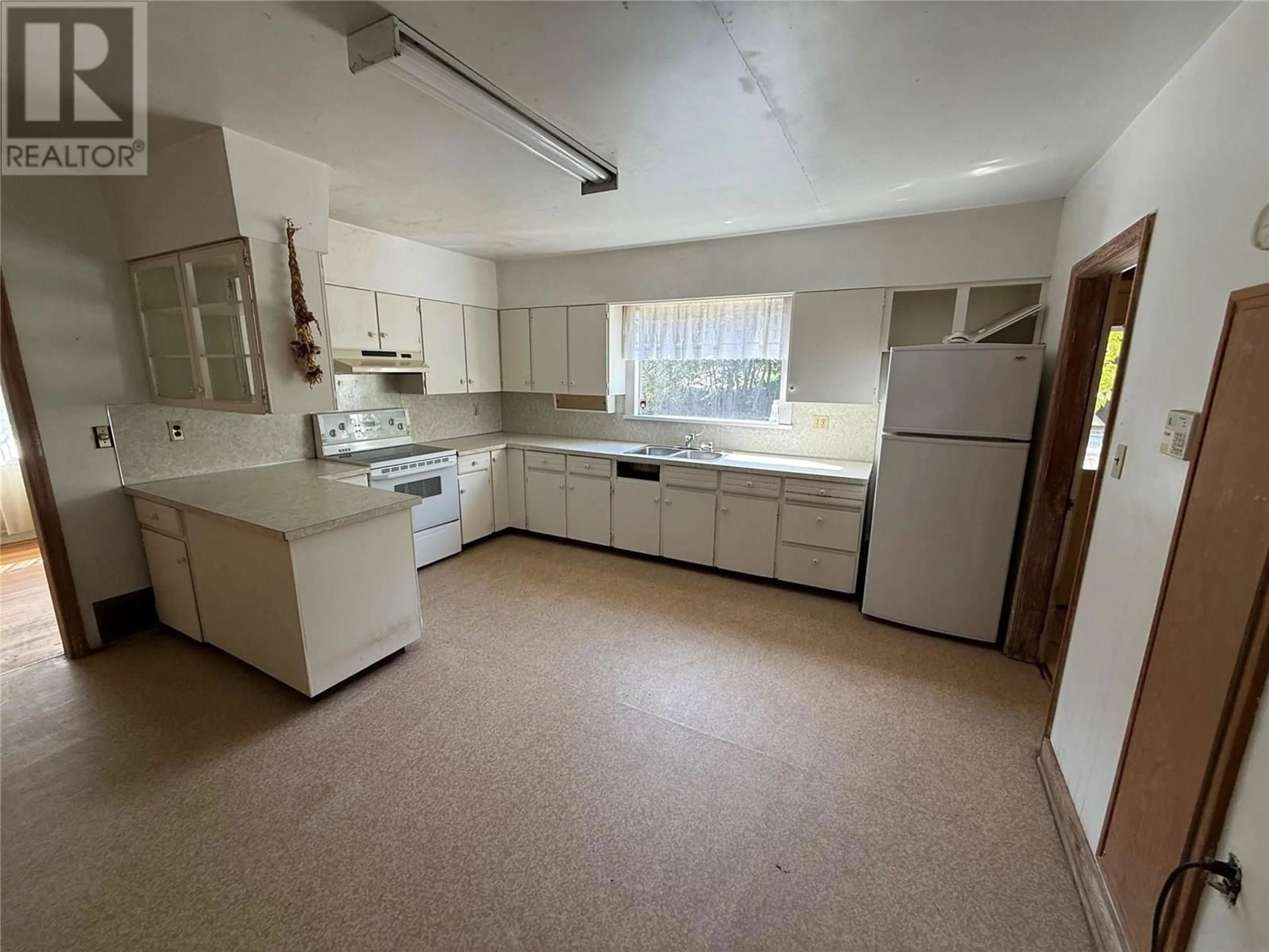 Standard kitchen, unknown for 2310 34A STREET, Vernon British Columbia V1T5Z8