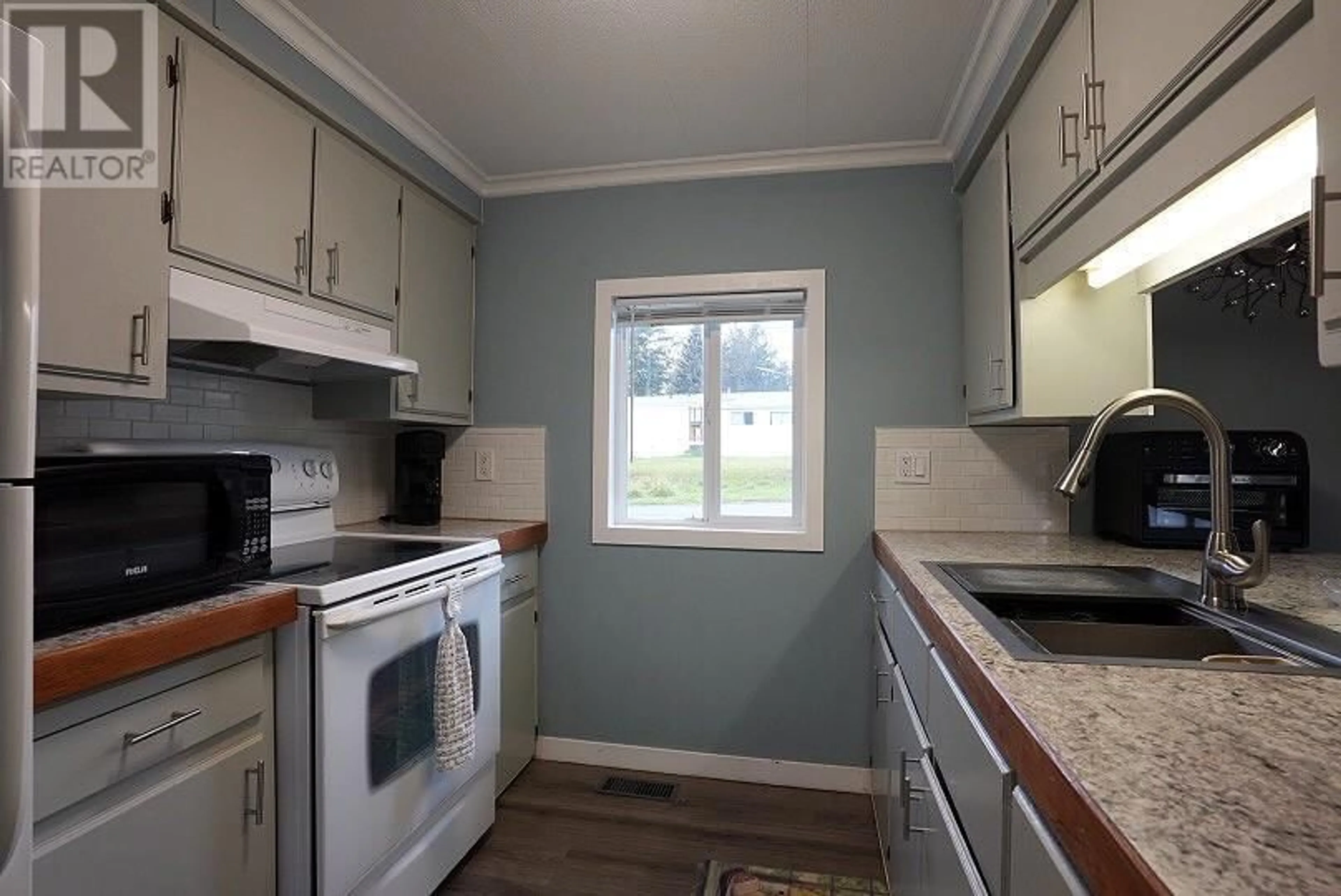 Standard kitchen, unknown for 102 JASPER DRIVE, Logan Lake British Columbia V0K1W0