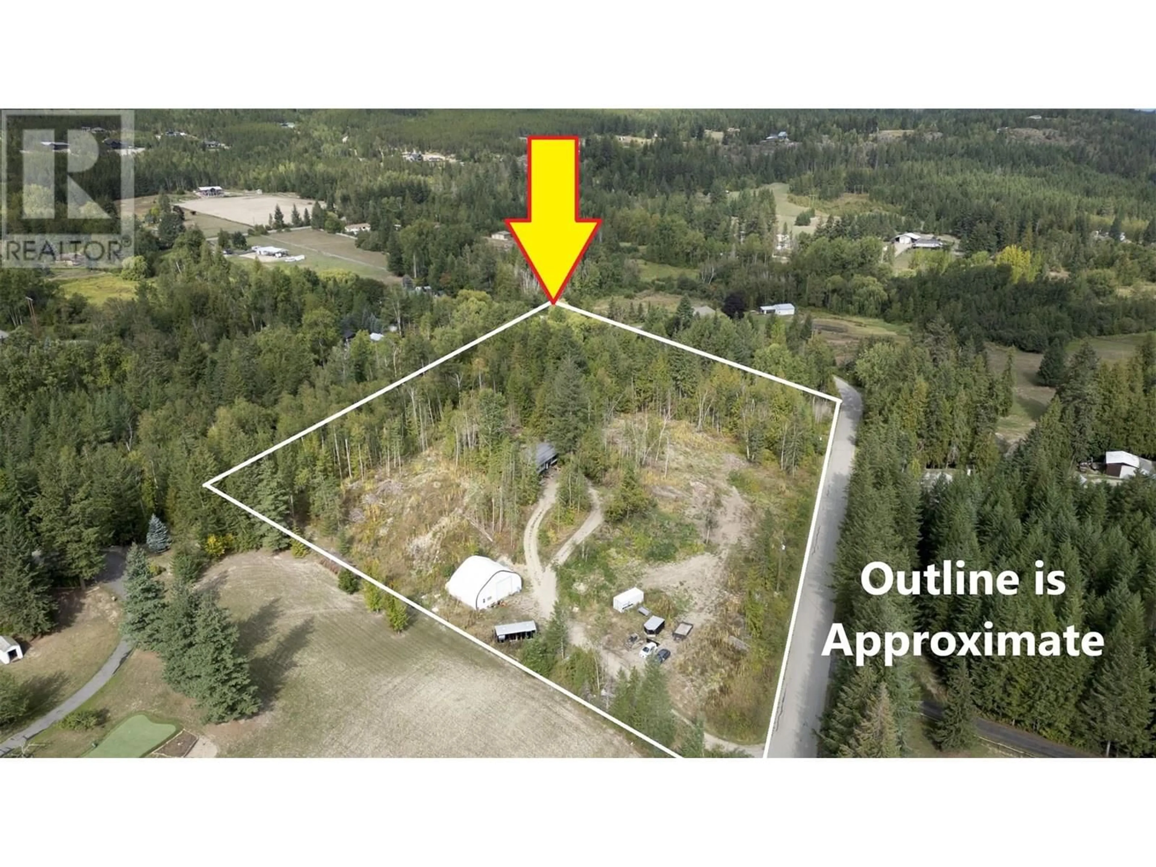 A pic from outside/outdoor area/front of a property/back of a property/a pic from drone, building for 4451 42 STREET NORTHWEST, Salmon Arm British Columbia V1E3A7