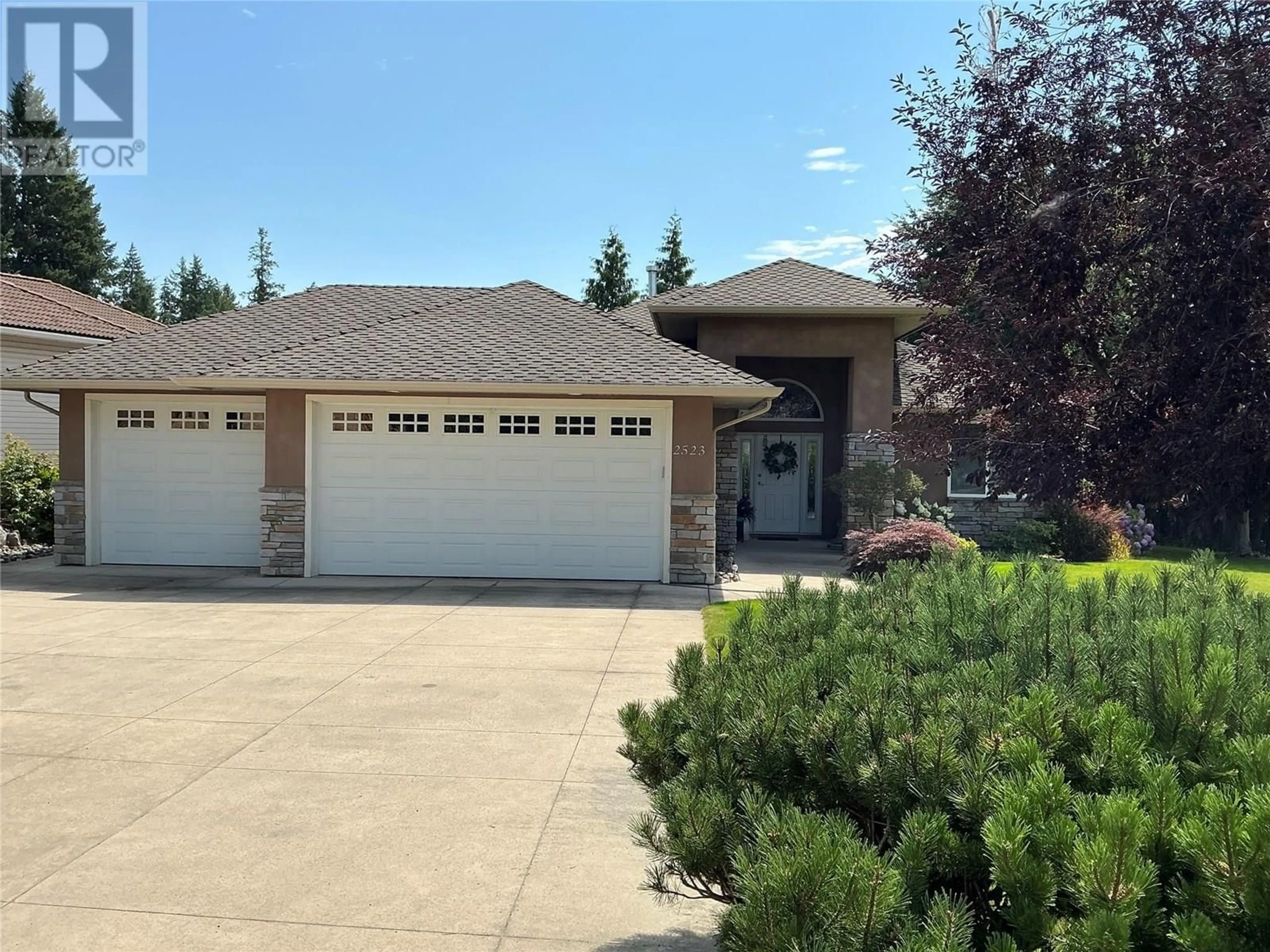 Home with vinyl exterior material, street for 2523 GOLF VIEW CRESCENT, Blind Bay British Columbia V0E1H1