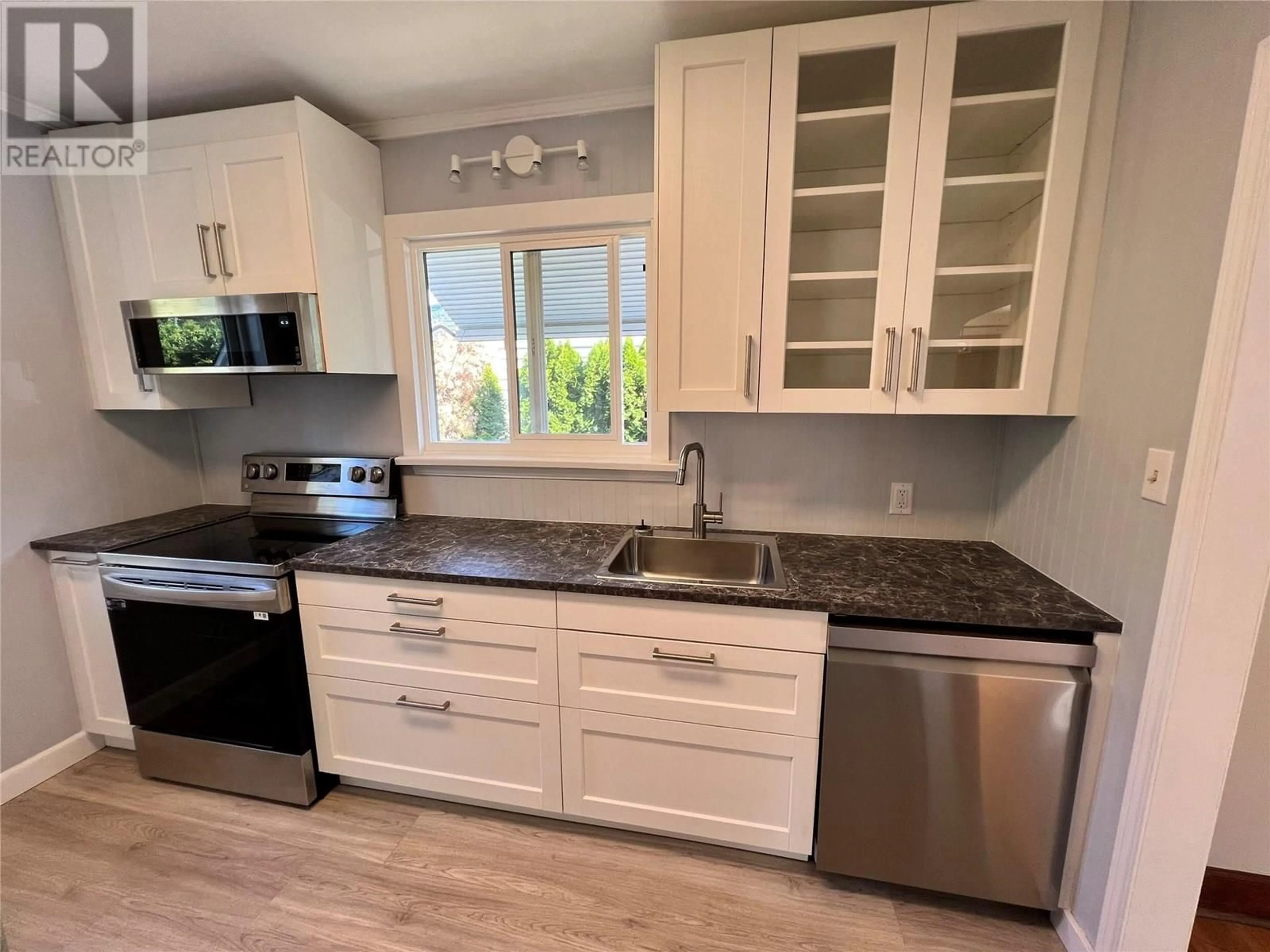 Standard kitchen, unknown for 1237 COLUMBIA AVENUE, Trail British Columbia V1R1J3