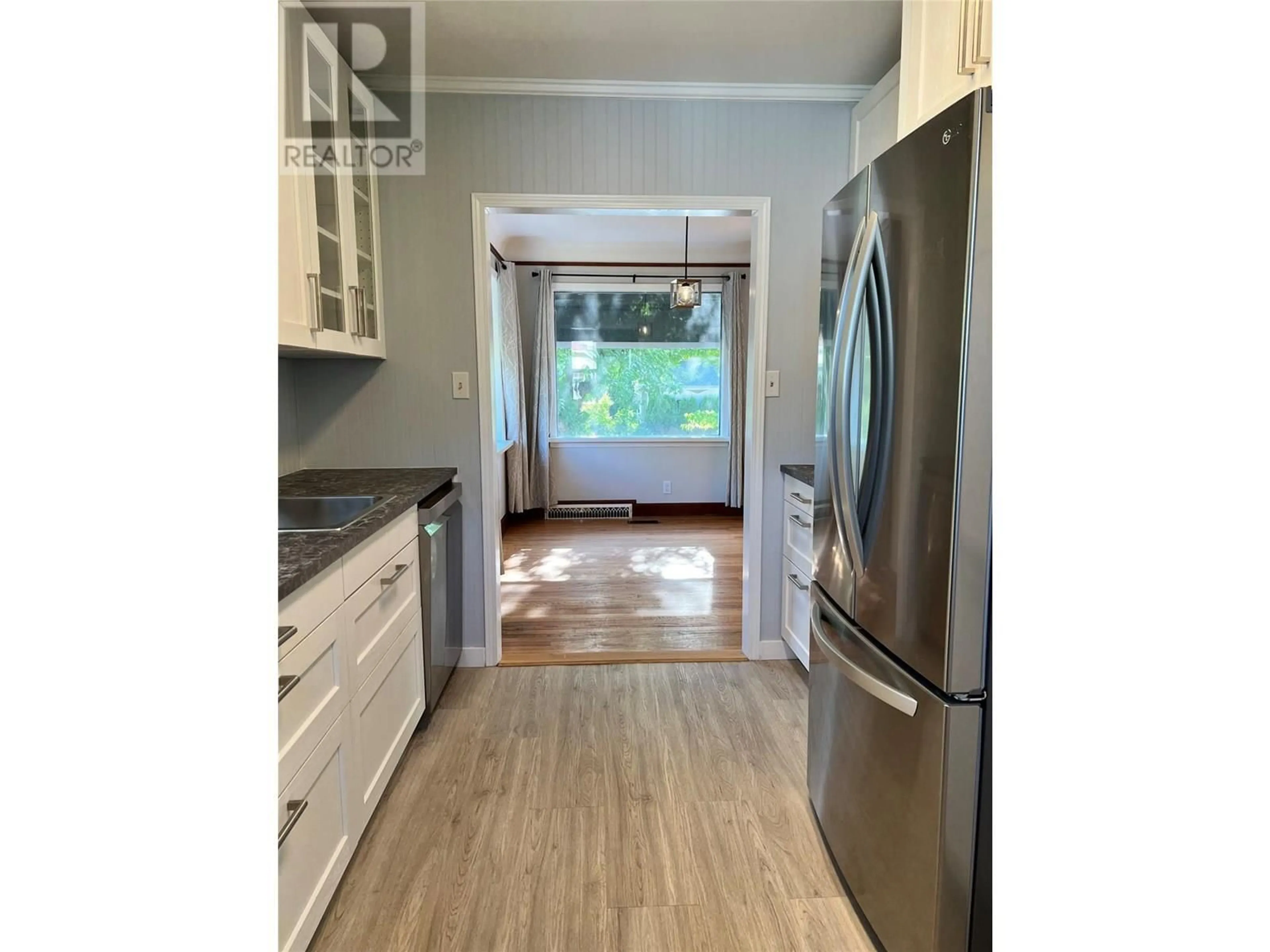 Open concept kitchen, wood/laminate floor for 1237 COLUMBIA AVENUE, Trail British Columbia V1R1J3