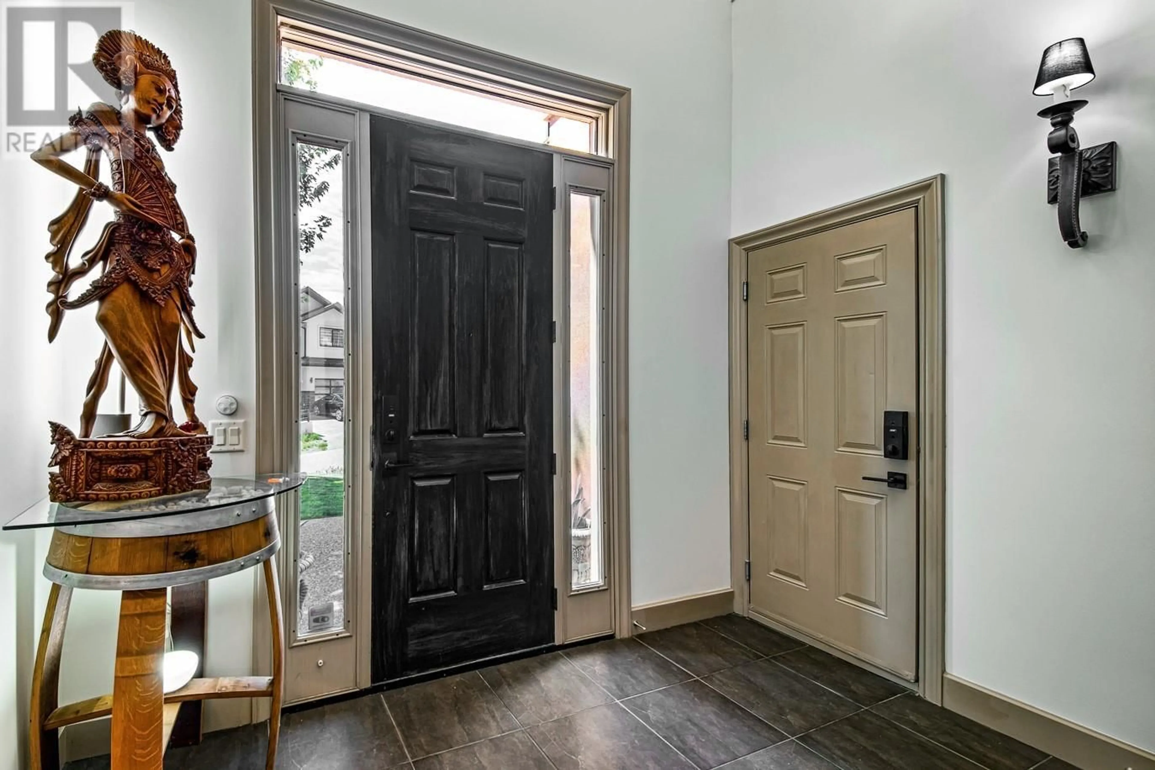 Indoor entryway for 1125 HENDERSON DRIVE, Kelowna British Columbia V1P1L8