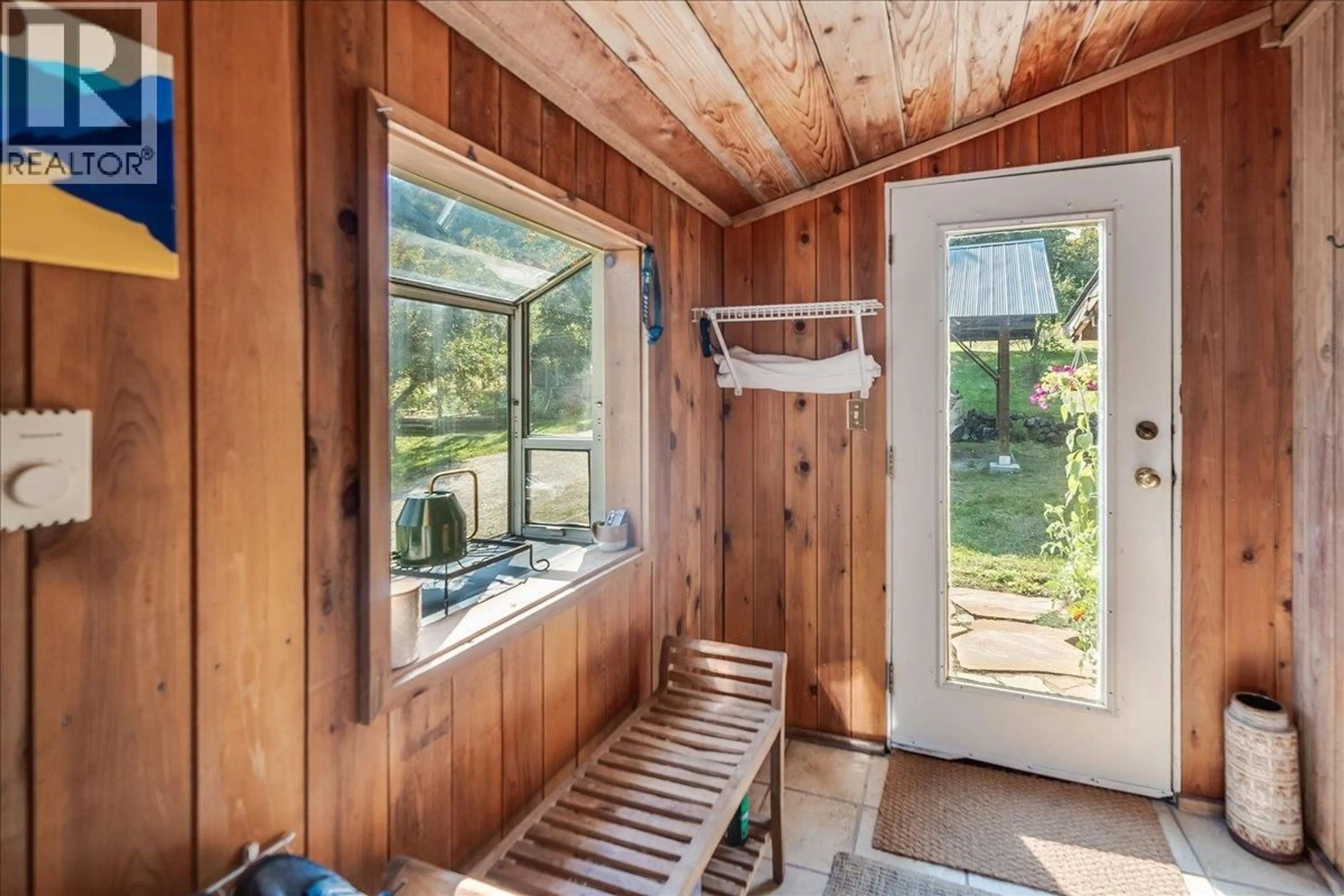 Indoor entryway for 3051 FOFONOW ROAD, Nelson British Columbia V1L6Y5