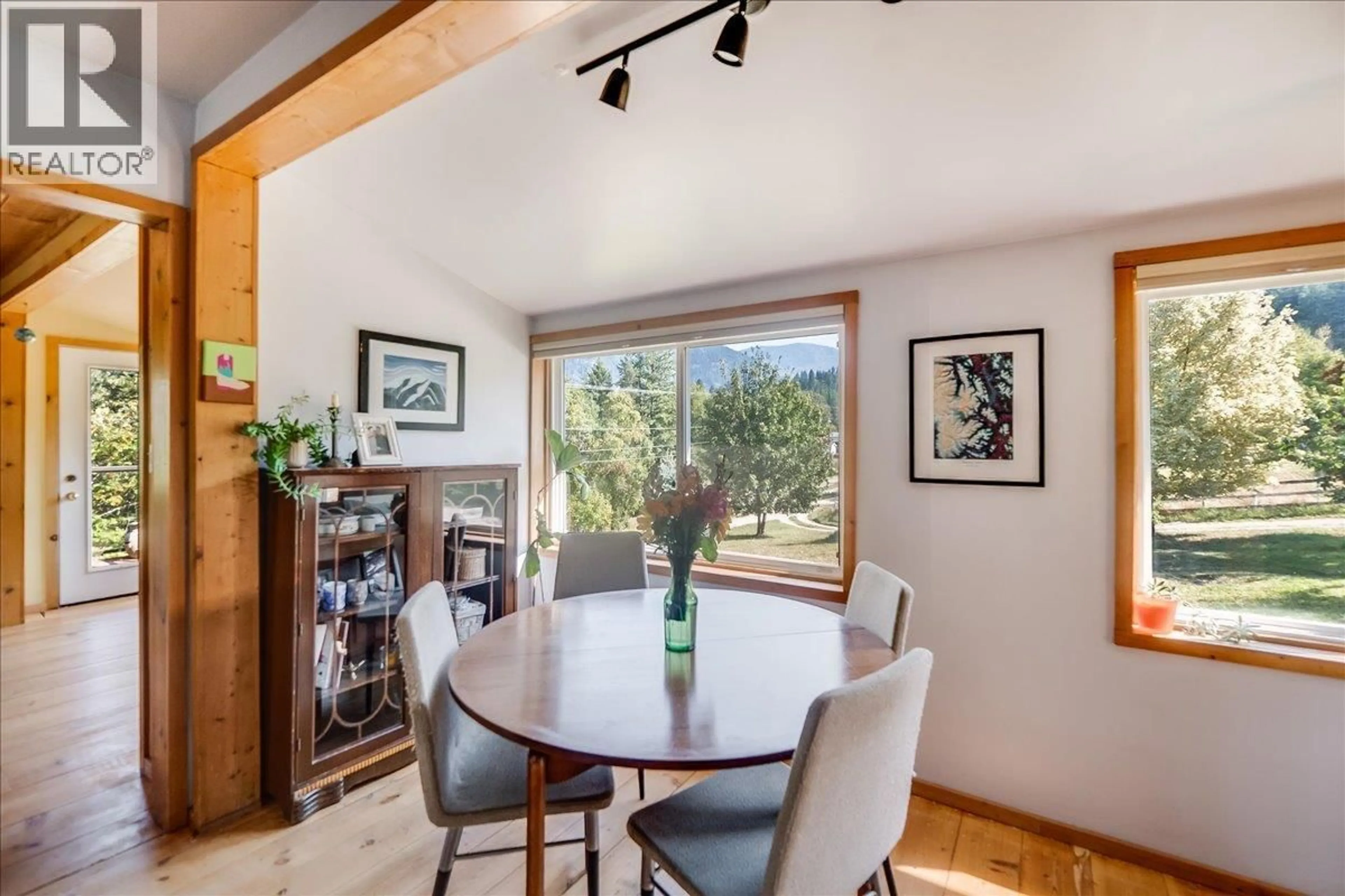 Dining room, wood/laminate floor for 3051 FOFONOW ROAD, Nelson British Columbia V1L6Y5