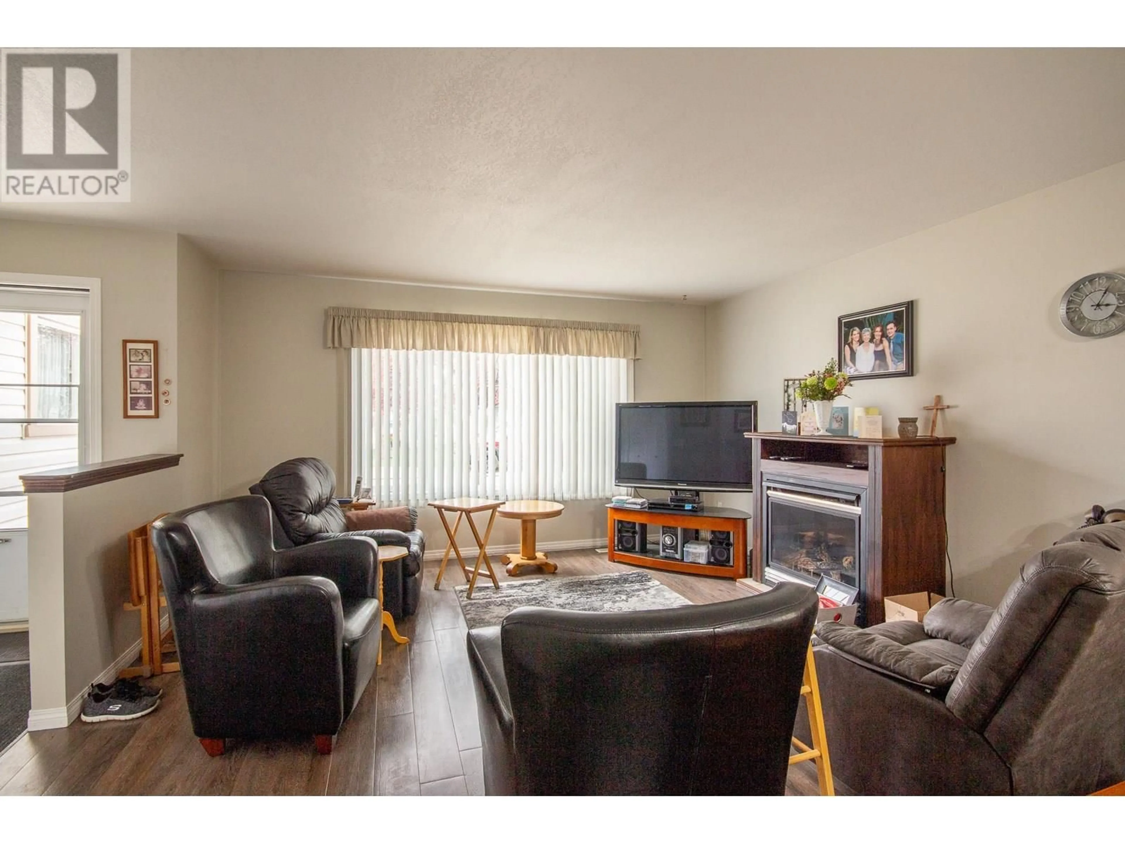 Living room with furniture, wood/laminate floor for 102 - 1708 108 AVENUE, Dawson Creek British Columbia V1G2T7