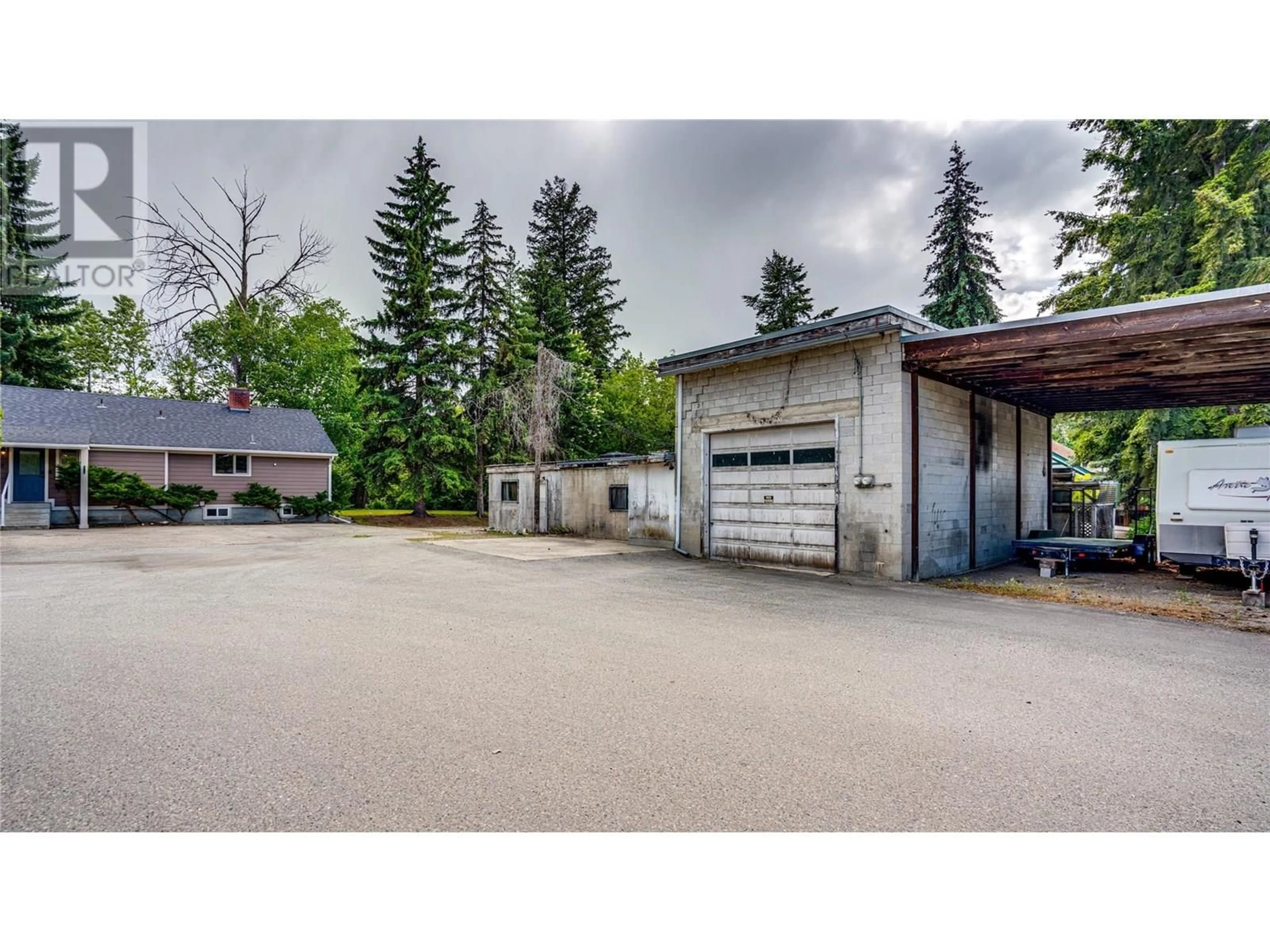 Indoor garage for 4615 PLEASANT VALLEY ROAD, Vernon British Columbia V1T4M7