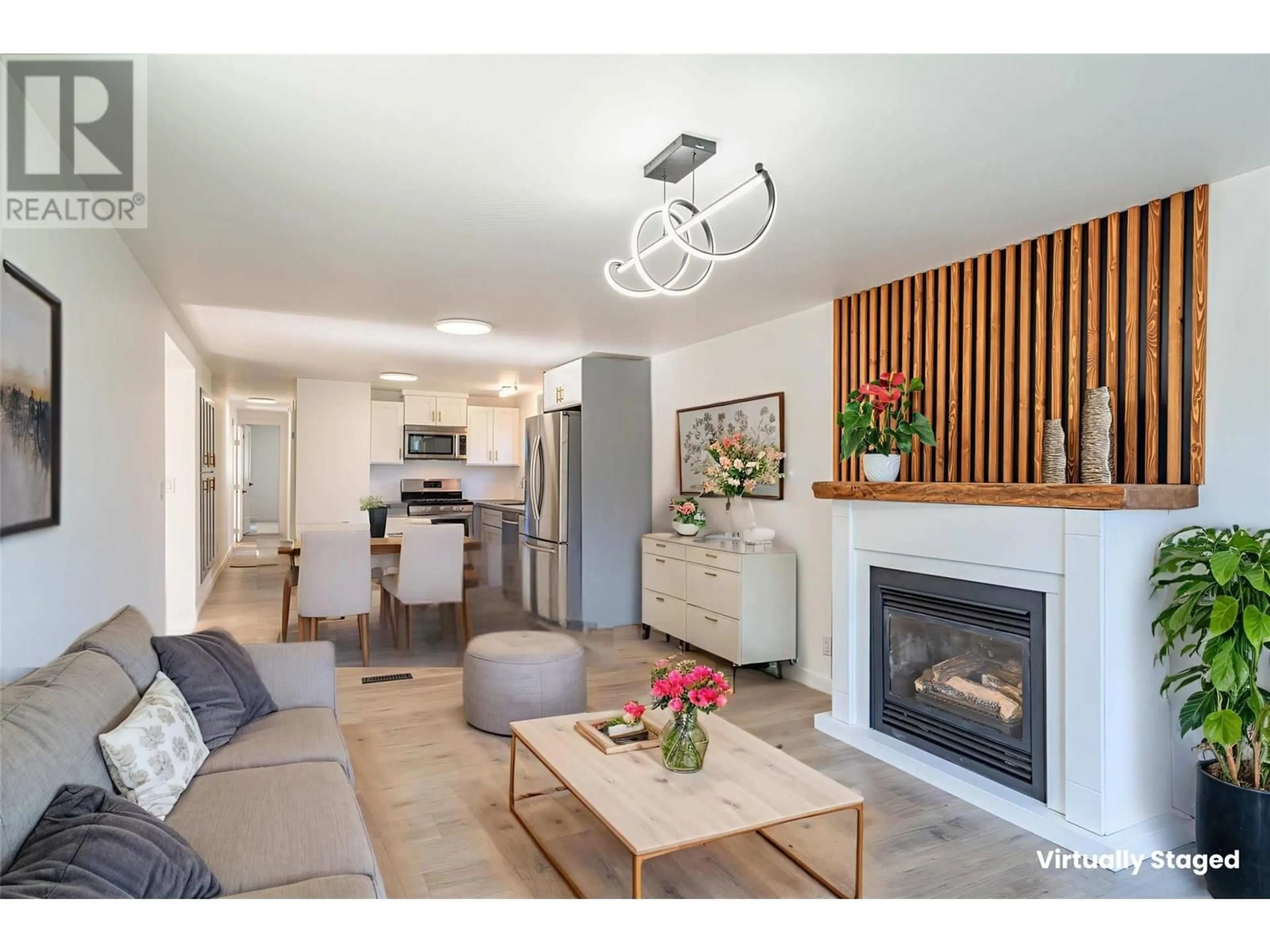 Living room with furniture, wood/laminate floor for 13 - 715 BEAVER LAKE ROAD, Lake Country British Columbia V4V1Z1