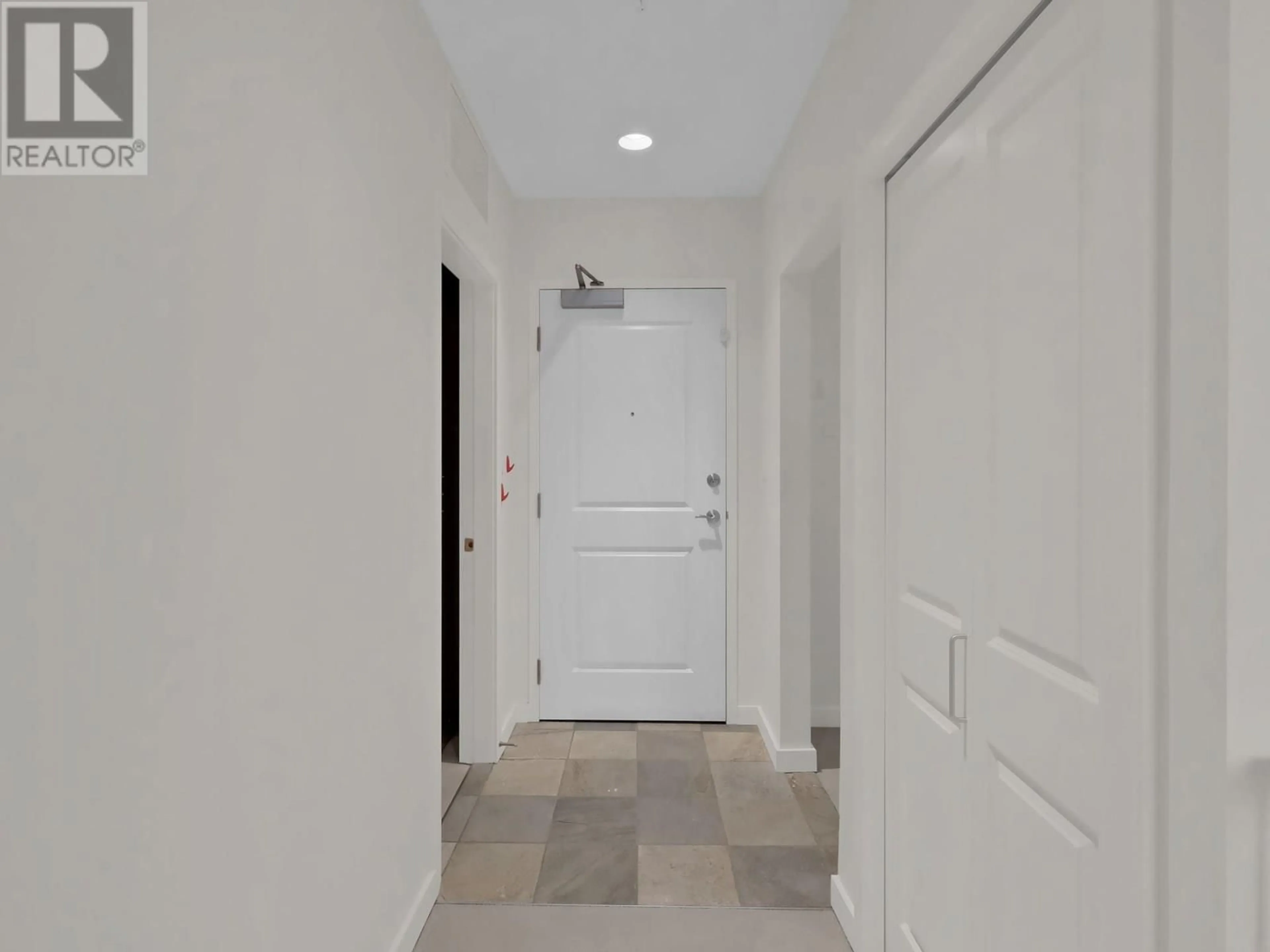Indoor entryway for 601 - 3301 SKAHA LAKE ROAD, Penticton British Columbia V2A6G6