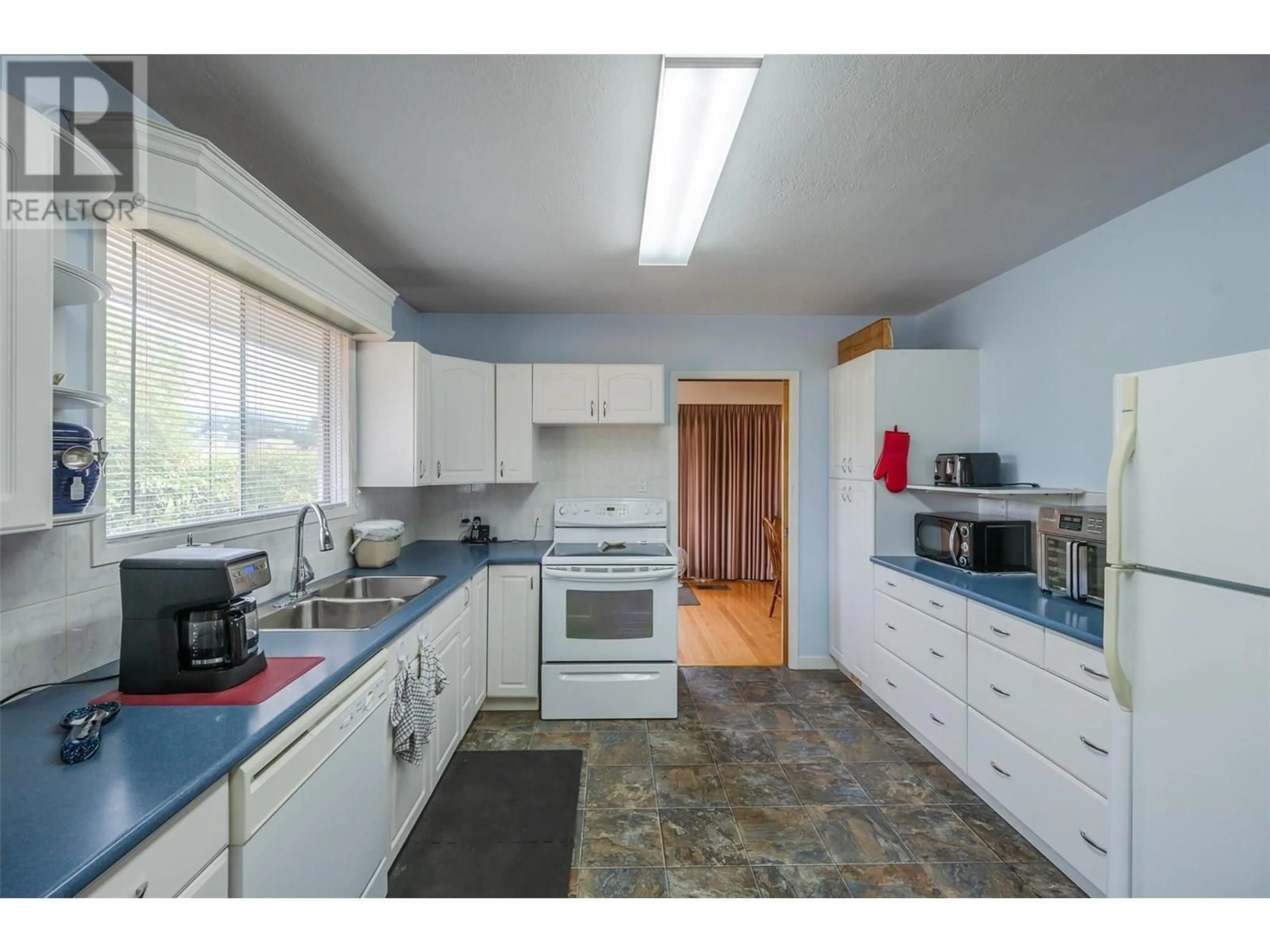 Standard kitchen, unknown for 6104 CUTHBERT ROAD, Summerland British Columbia V0H1Z1
