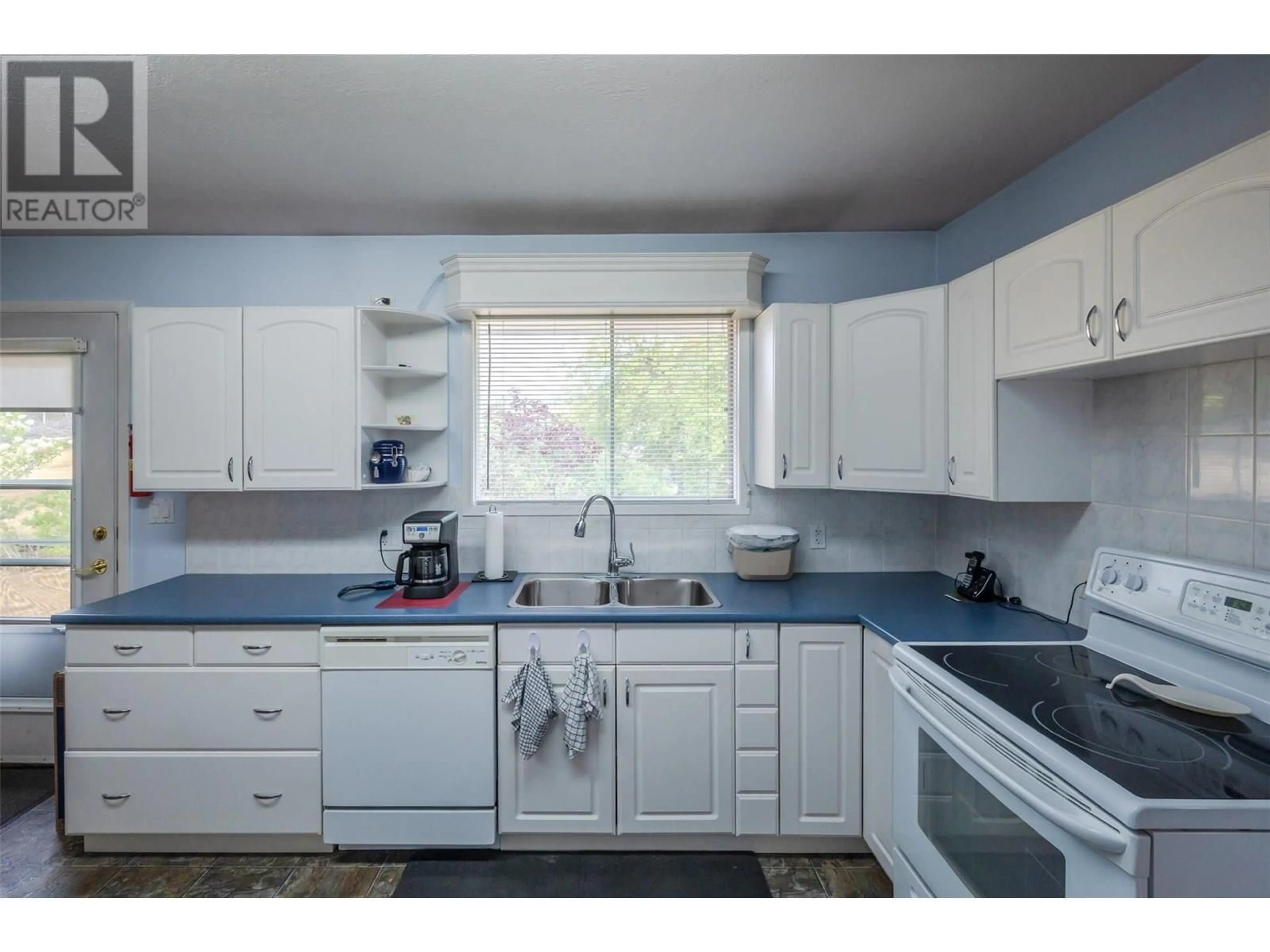 Standard kitchen, unknown for 6104 CUTHBERT ROAD, Summerland British Columbia V0H1Z1