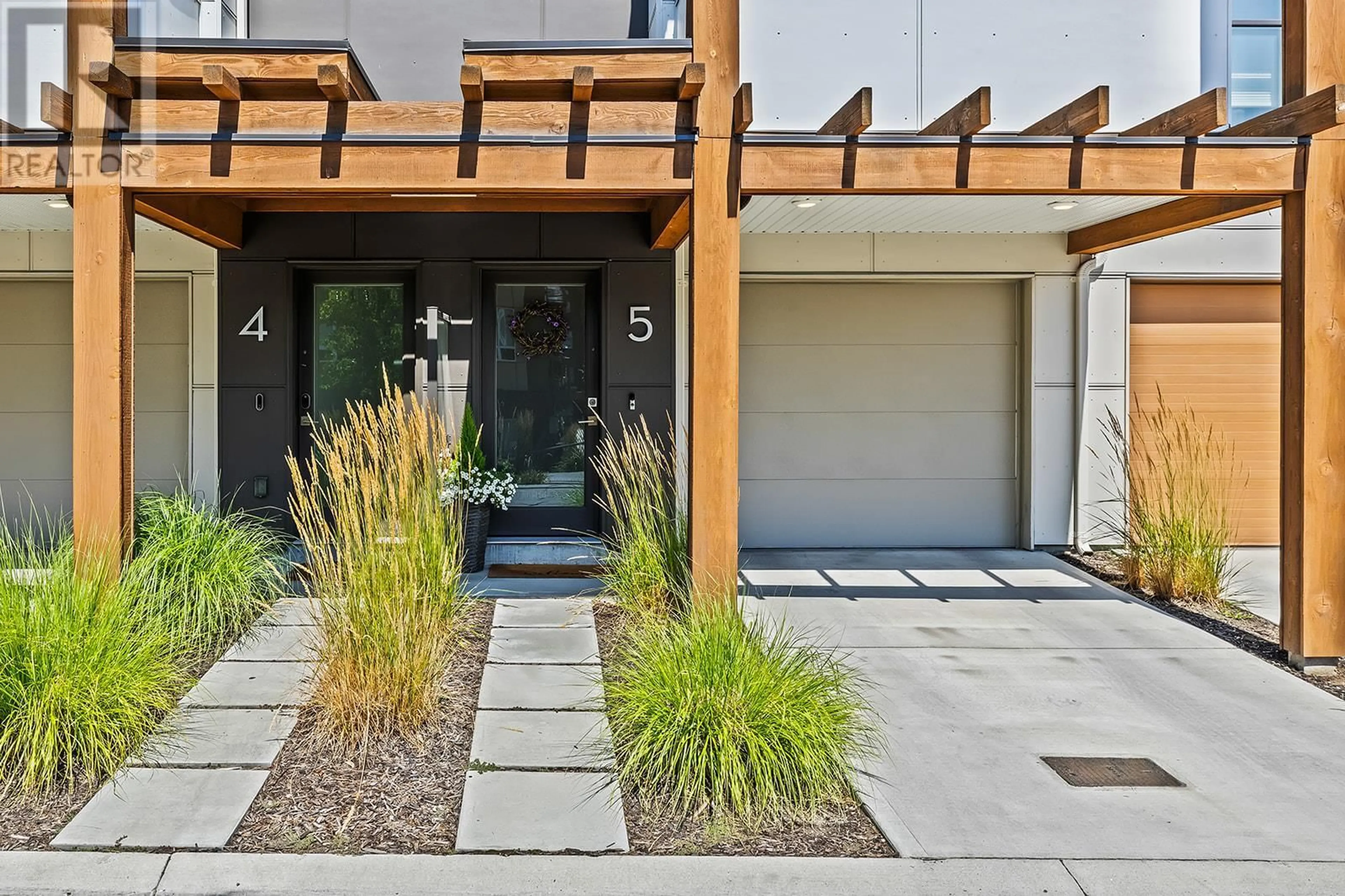 Indoor entryway for 5 - 720 VALLEY ROAD, Kelowna British Columbia V1V0E1