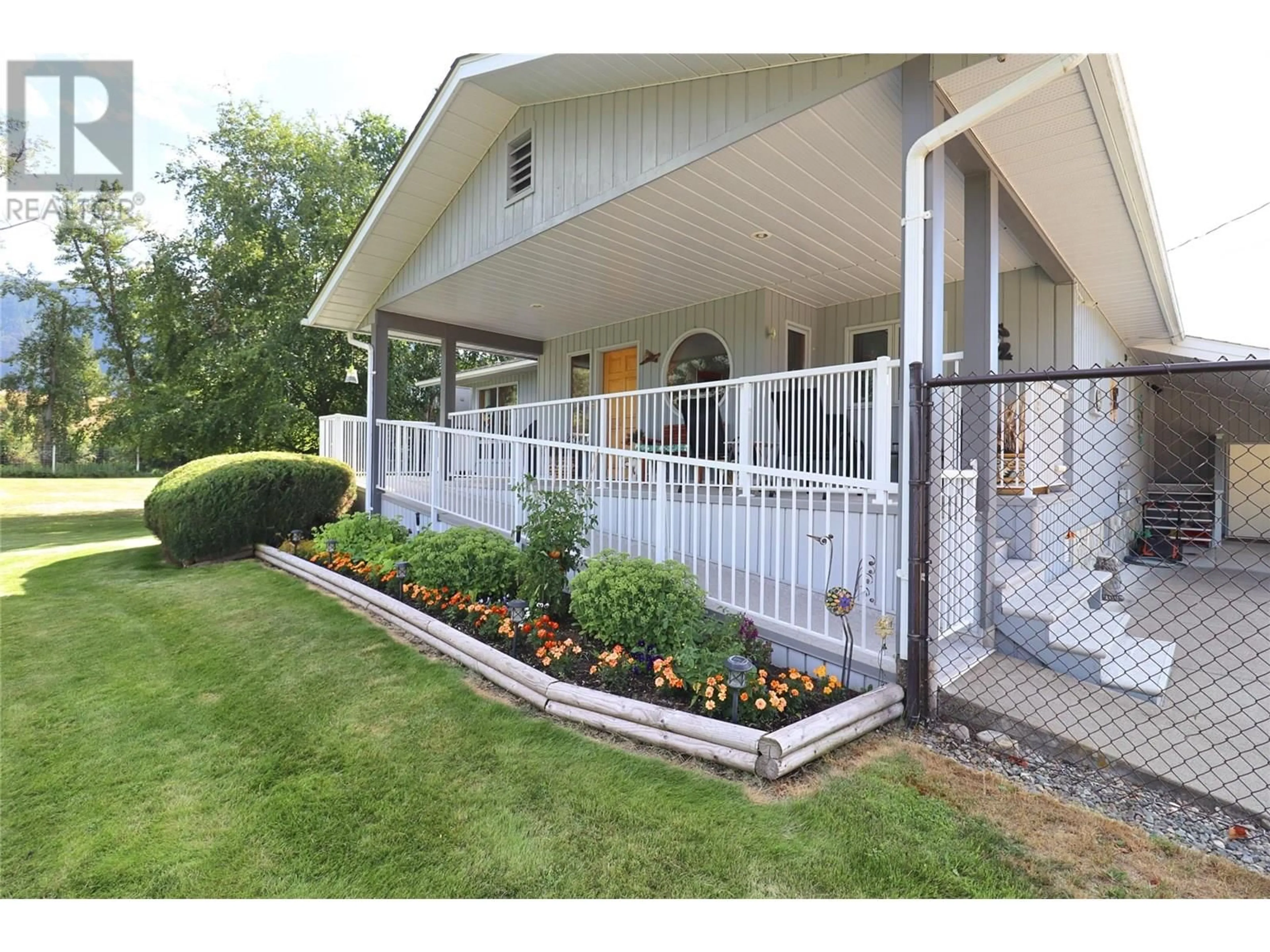 Home with vinyl exterior material, unknown for 5745 BEATRICE STREET, Grand Forks British Columbia V0H1H0