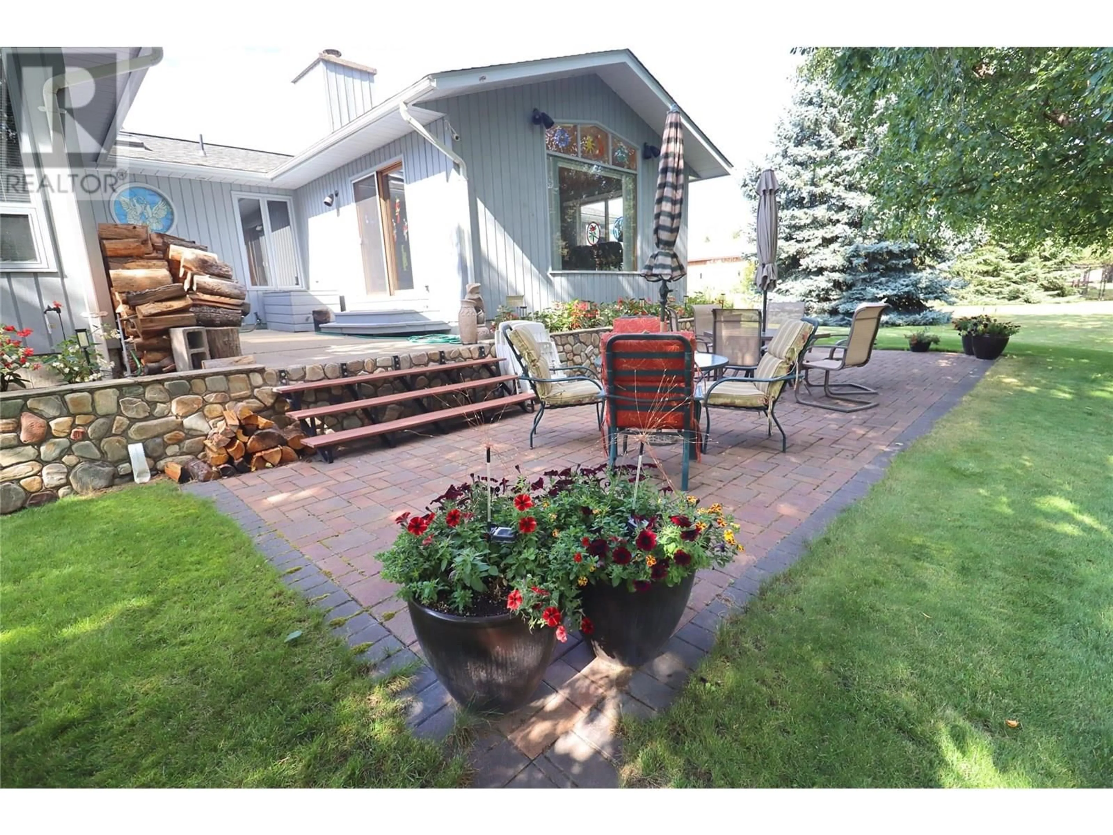 Patio, street for 5745 BEATRICE STREET, Grand Forks British Columbia V0H1H0