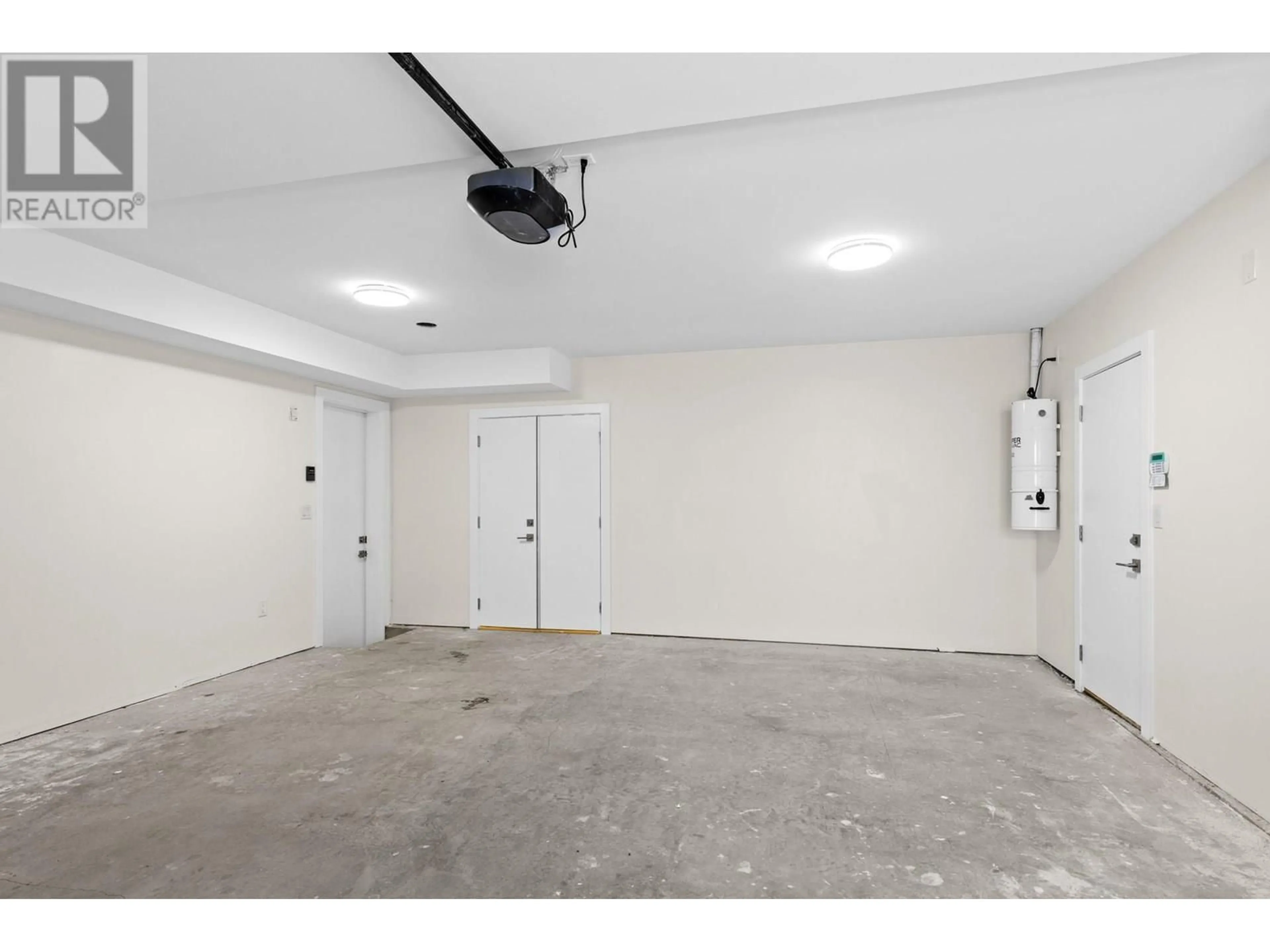 Indoor garage for 4630 RAYMER ROAD, Kelowna British Columbia V1W1J3