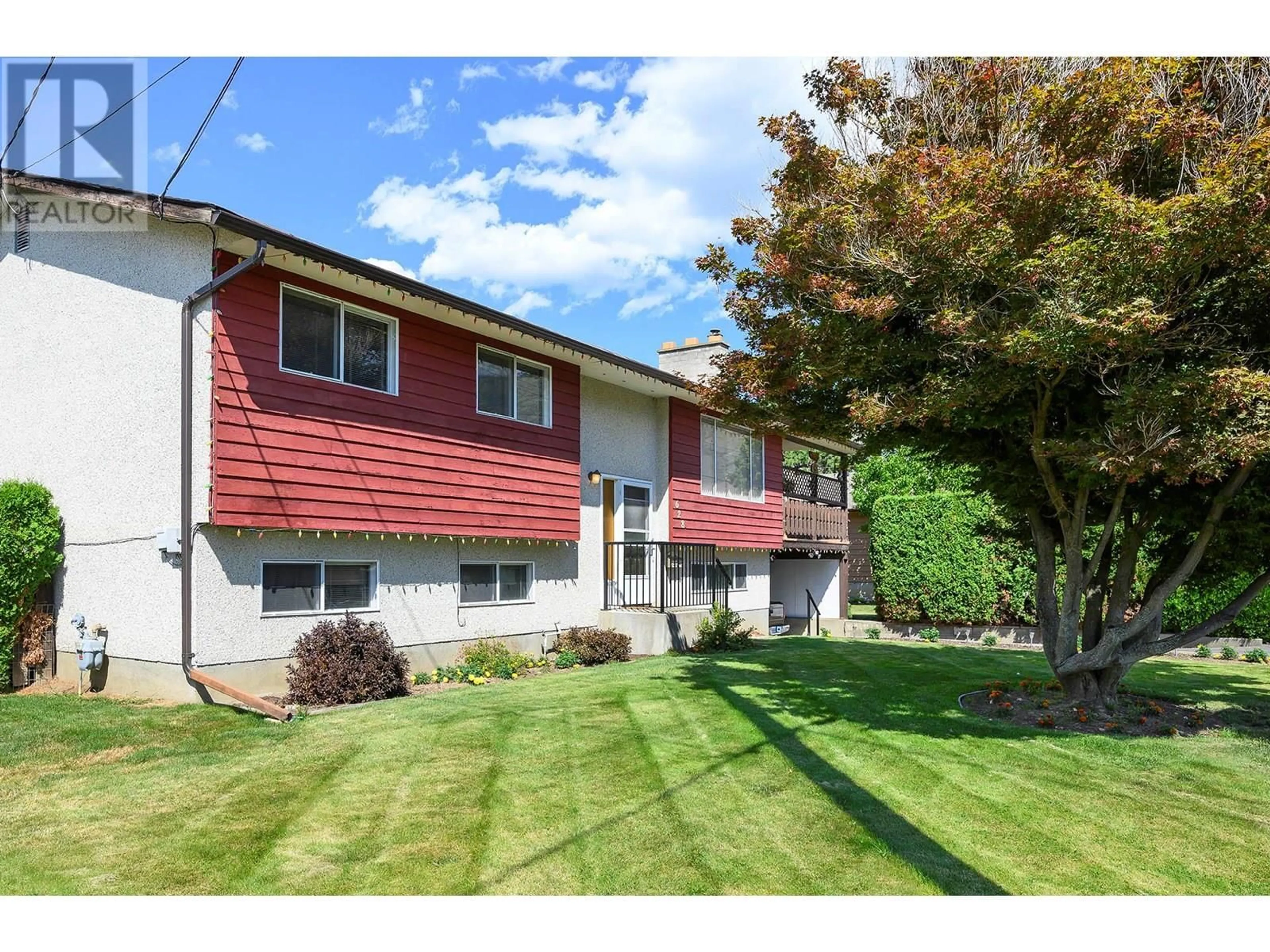 Home with vinyl exterior material, street for 628 BISSETTE ROAD, Kamloops British Columbia V2B6L4