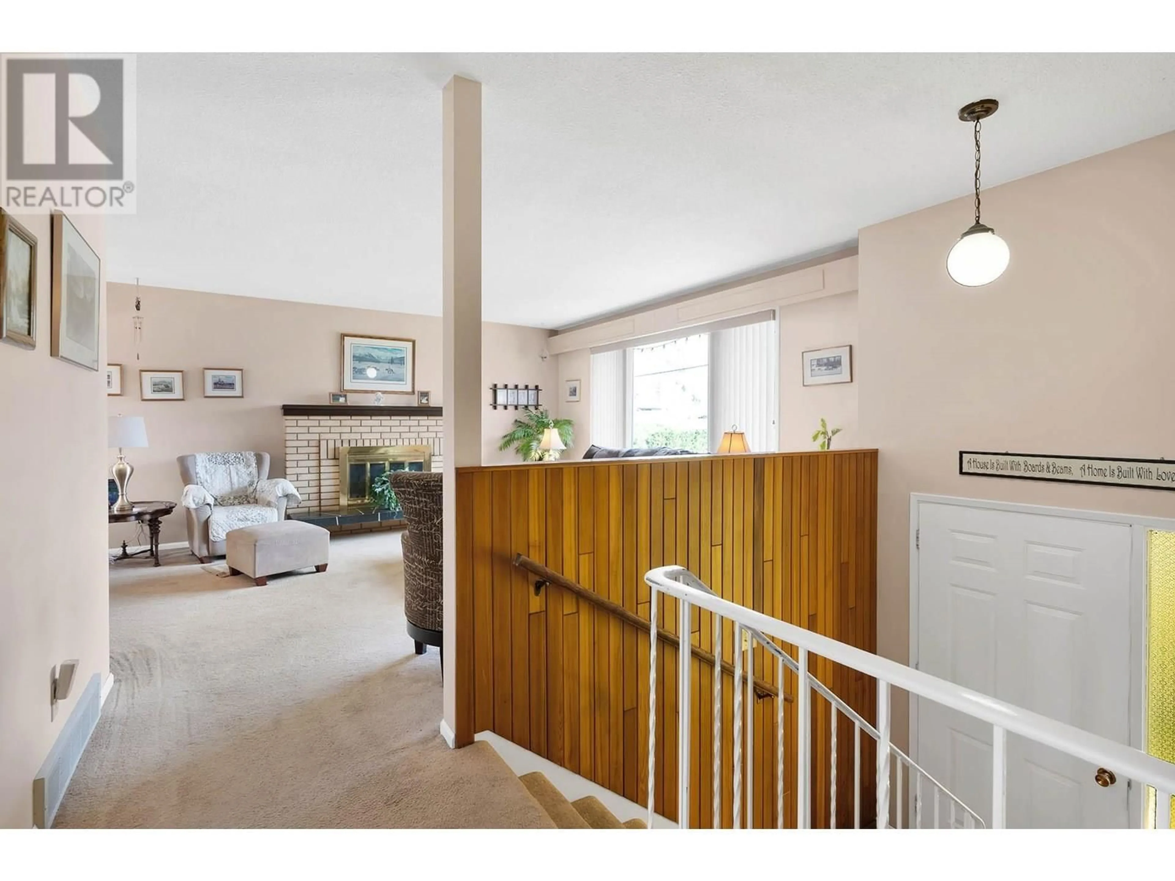 Indoor foyer for 628 BISSETTE ROAD, Kamloops British Columbia V2B6L4