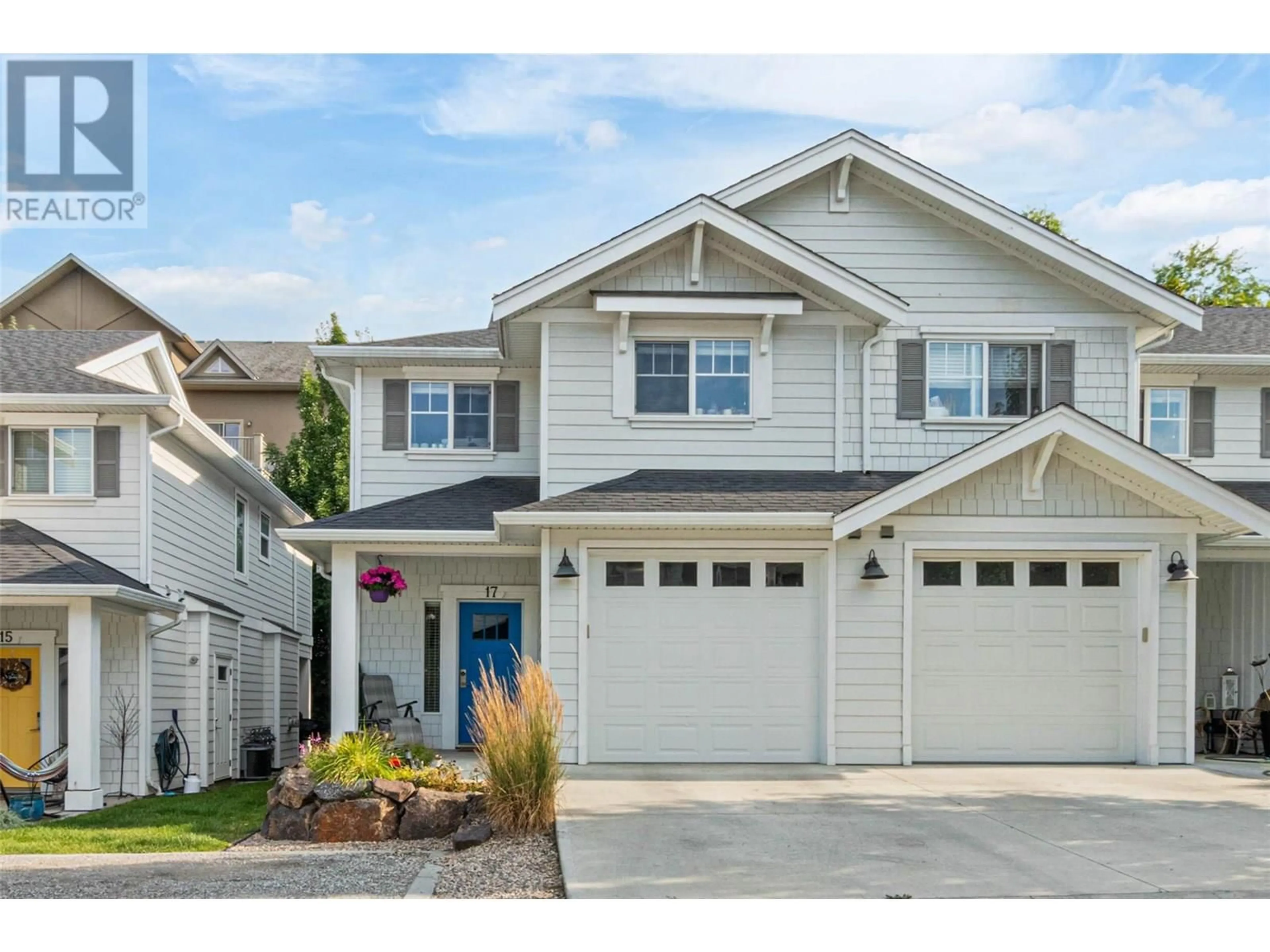 Home with vinyl exterior material, street for 17 - 10724 BOTTOM WOOD LAKE ROAD, Lake Country British Columbia V4V2T3