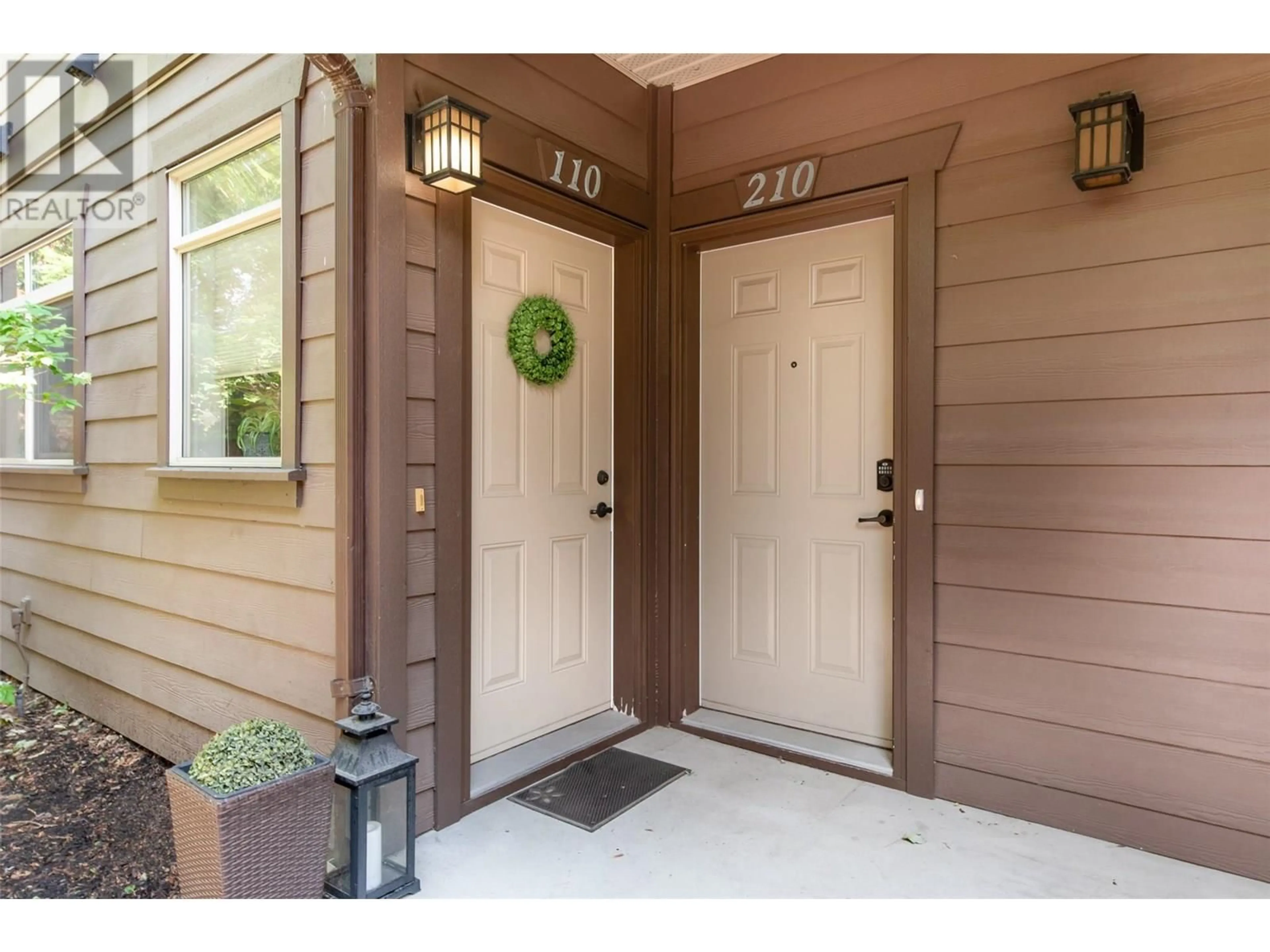 Indoor entryway for 110 - 511 YATES ROAD, Kelowna British Columbia V1V2X2