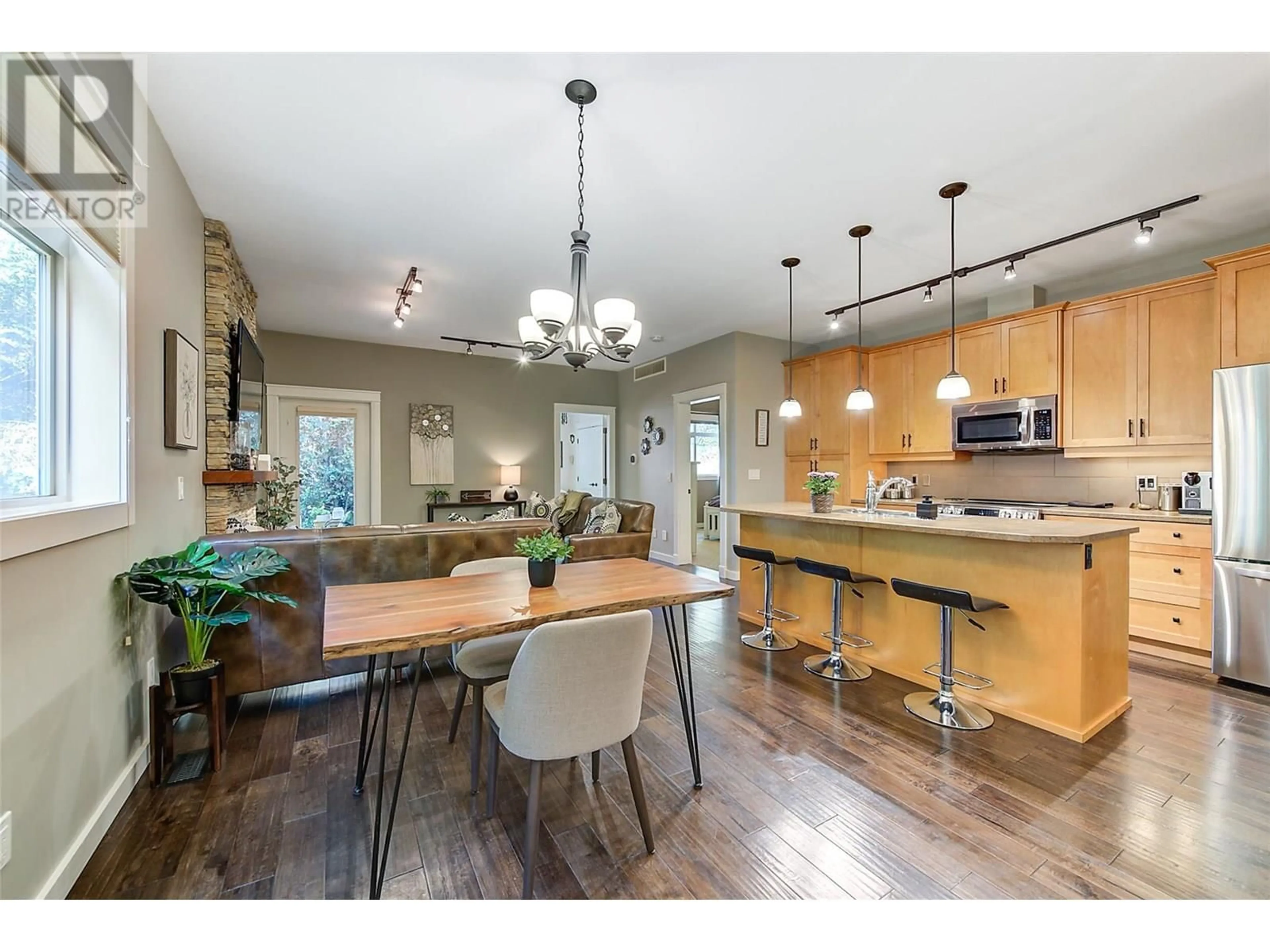 Open concept kitchen, wood/laminate floor for 110 - 511 YATES ROAD, Kelowna British Columbia V1V2X2