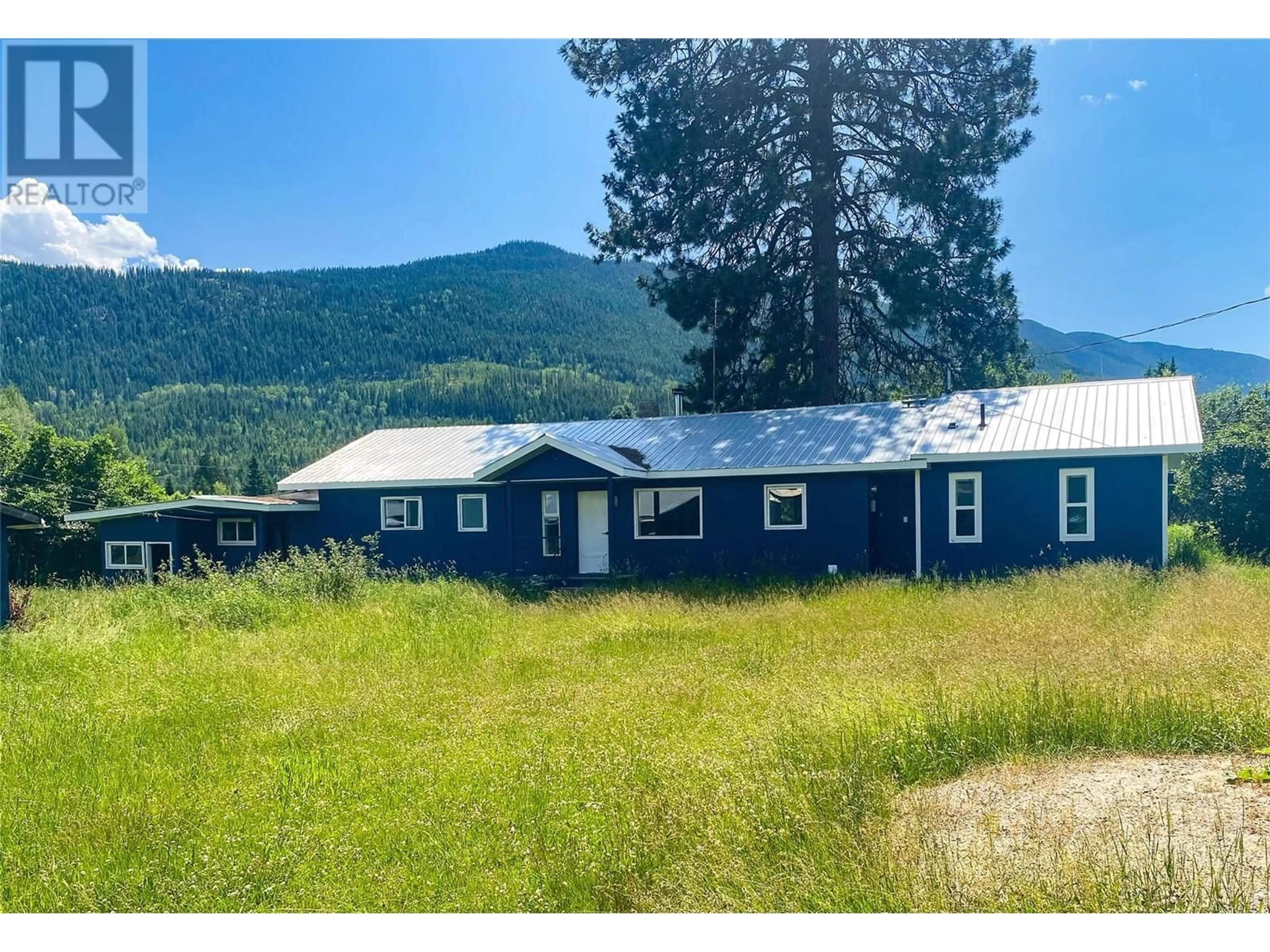 A pic from outside/outdoor area/front of a property/back of a property/a pic from drone, mountain view for 3464 KRESTOVA CRESCENT, Krestova British Columbia V0G1H2