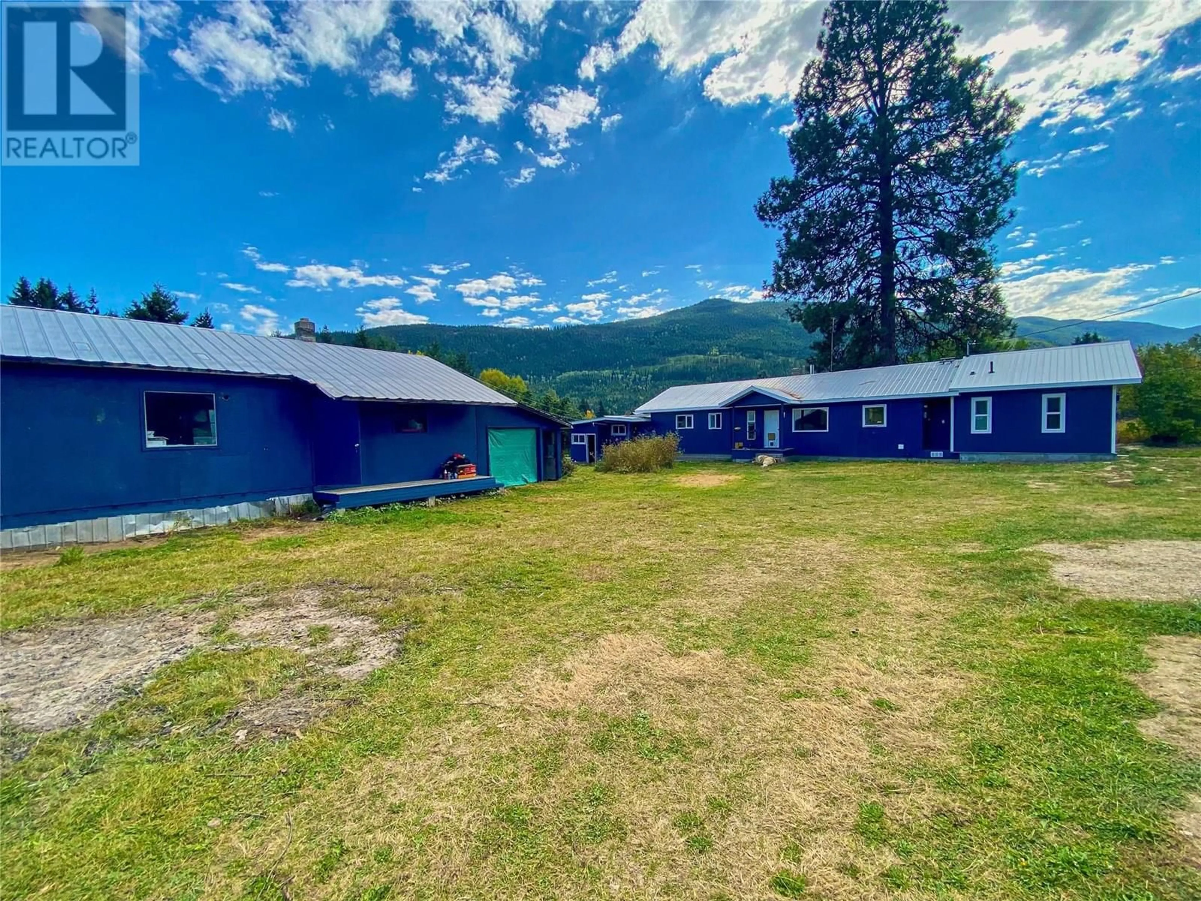 A pic from outside/outdoor area/front of a property/back of a property/a pic from drone, mountain view for 3464 KRESTOVA CRESCENT, Krestova British Columbia V0G1H2