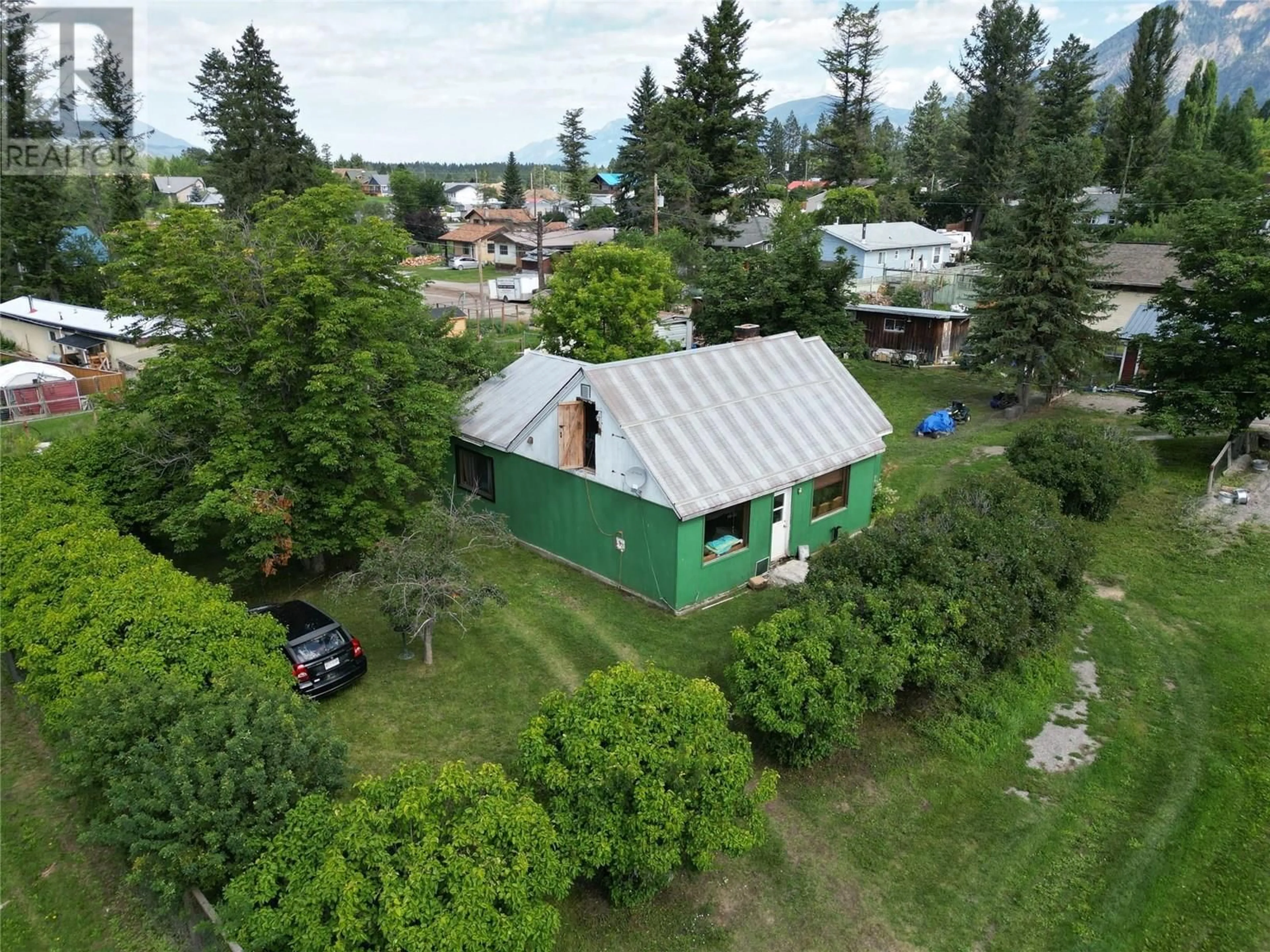 A pic from outside/outdoor area/front of a property/back of a property/a pic from drone, unknown for 5749 VERMILLION STREET, Edgewater British Columbia V0A1E0