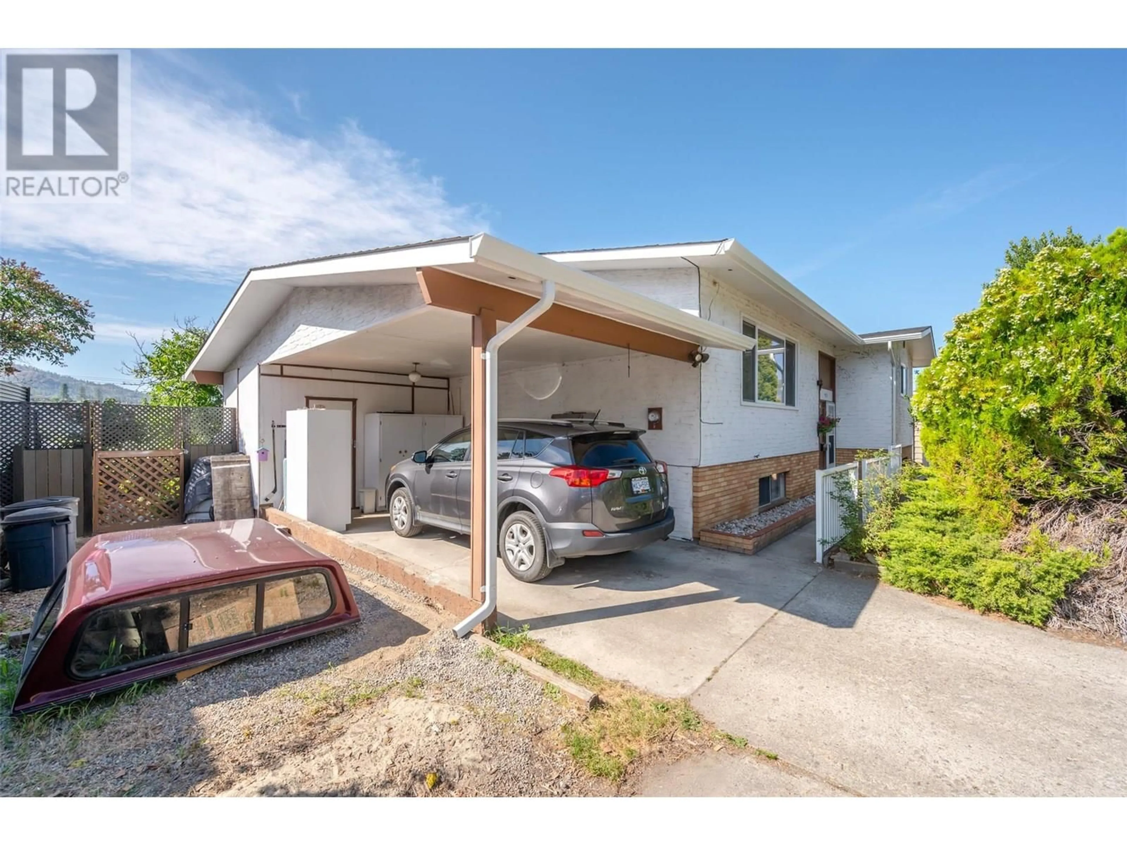 Indoor garage for 112 DUNANT PLACE, Penticton British Columbia V2A3G3
