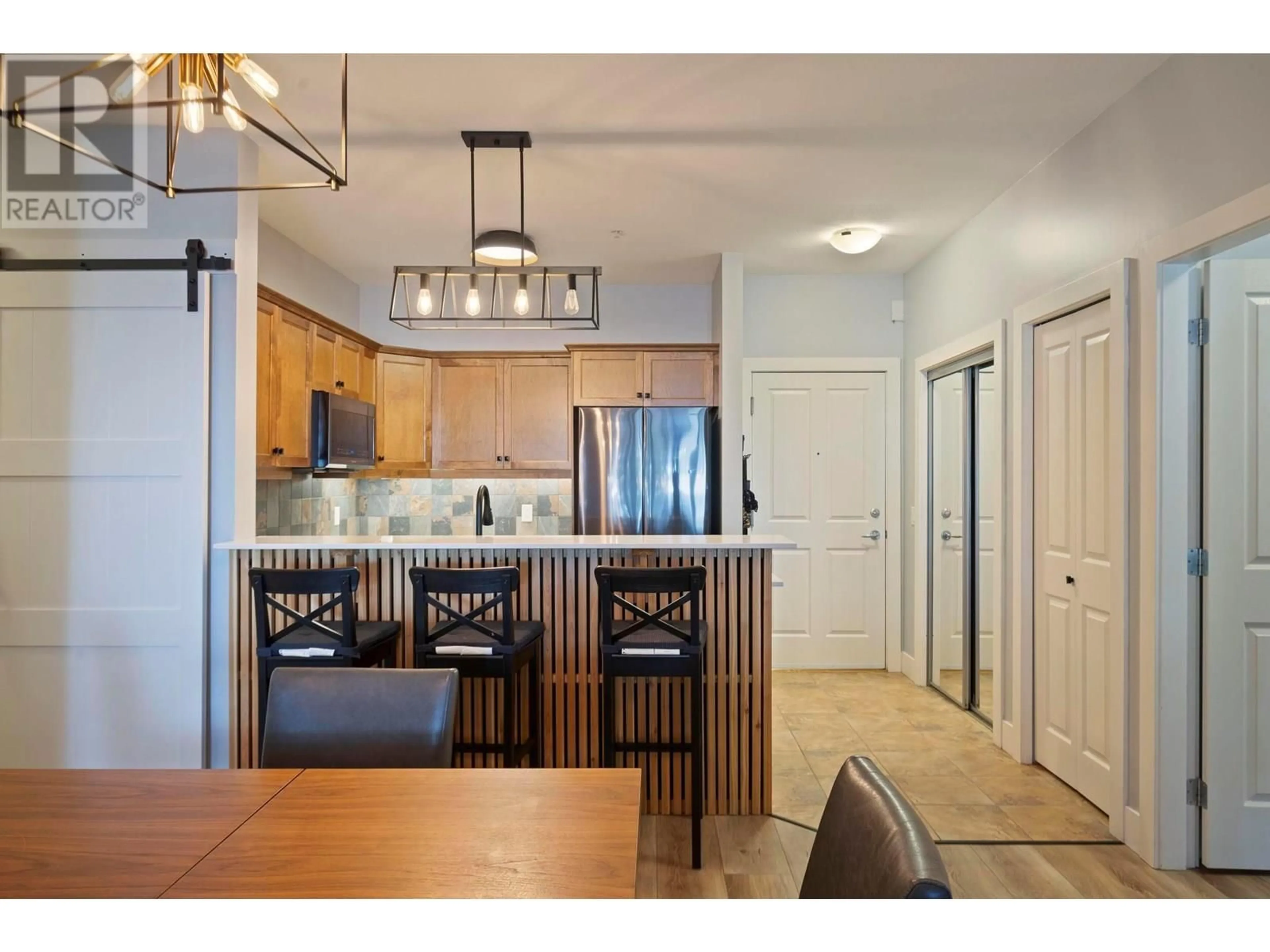 Open concept kitchen, wood/laminate floor for 102 - 2532 SHORELINE DRIVE, Lake Country British Columbia V4V2R6