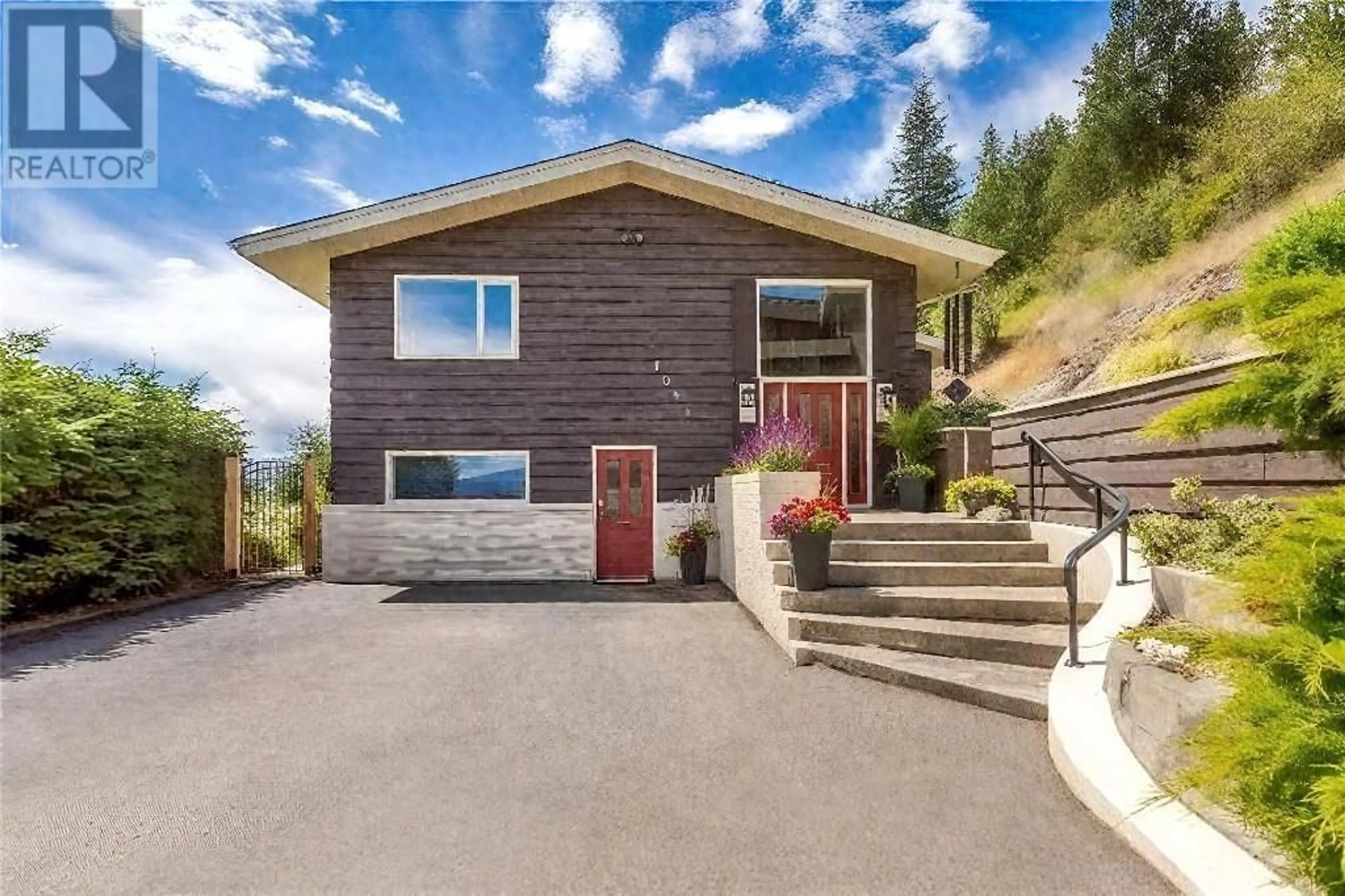 Home with vinyl exterior material, mountain view for 1084 WESTSIDE ROAD SOUTH, West Kelowna British Columbia V1Z3S1