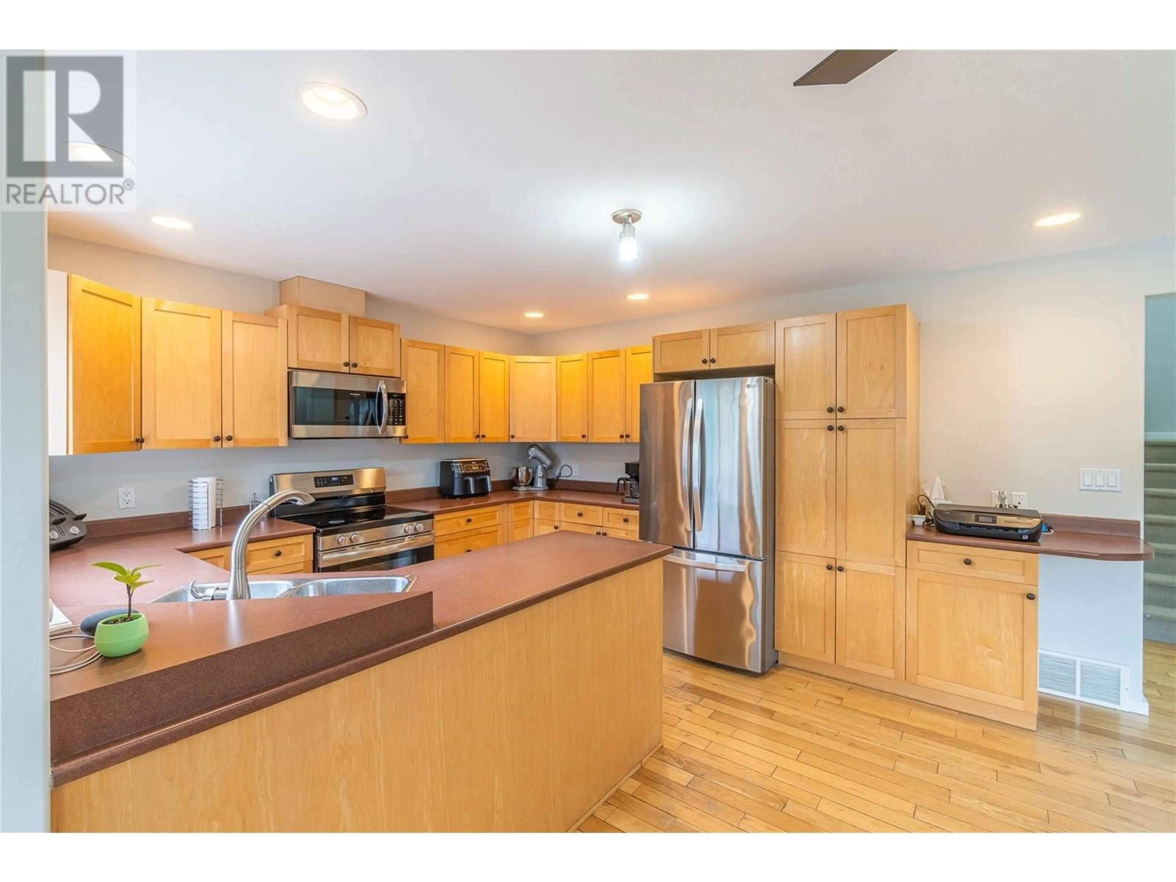 Open concept kitchen, wood/laminate floor for 601 BISSETTE ROAD, Kamloops British Columbia V2B6L3