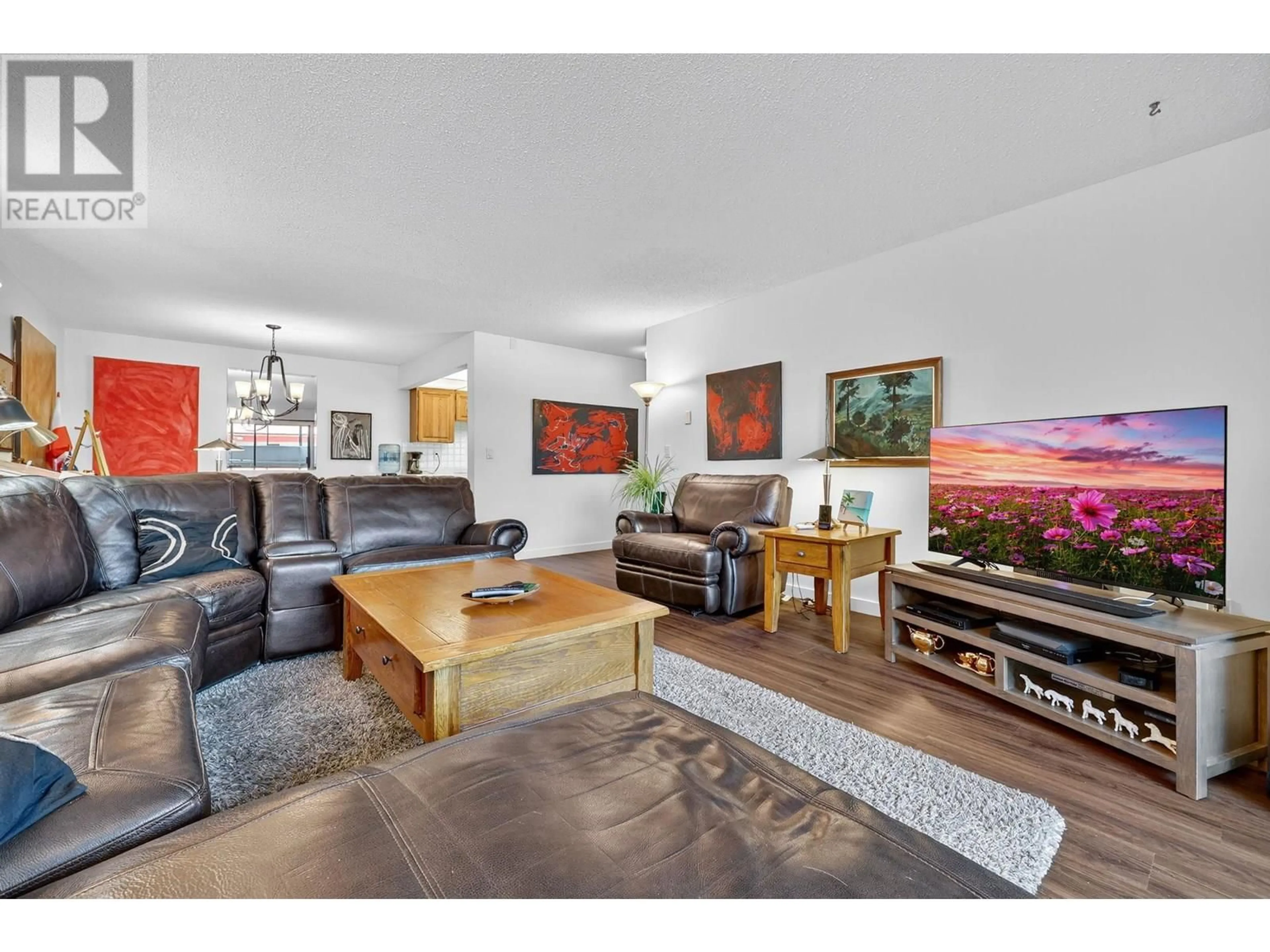 Living room with furniture, unknown for 116 - 2085 GORDON DRIVE, Kelowna British Columbia V1Y8S1