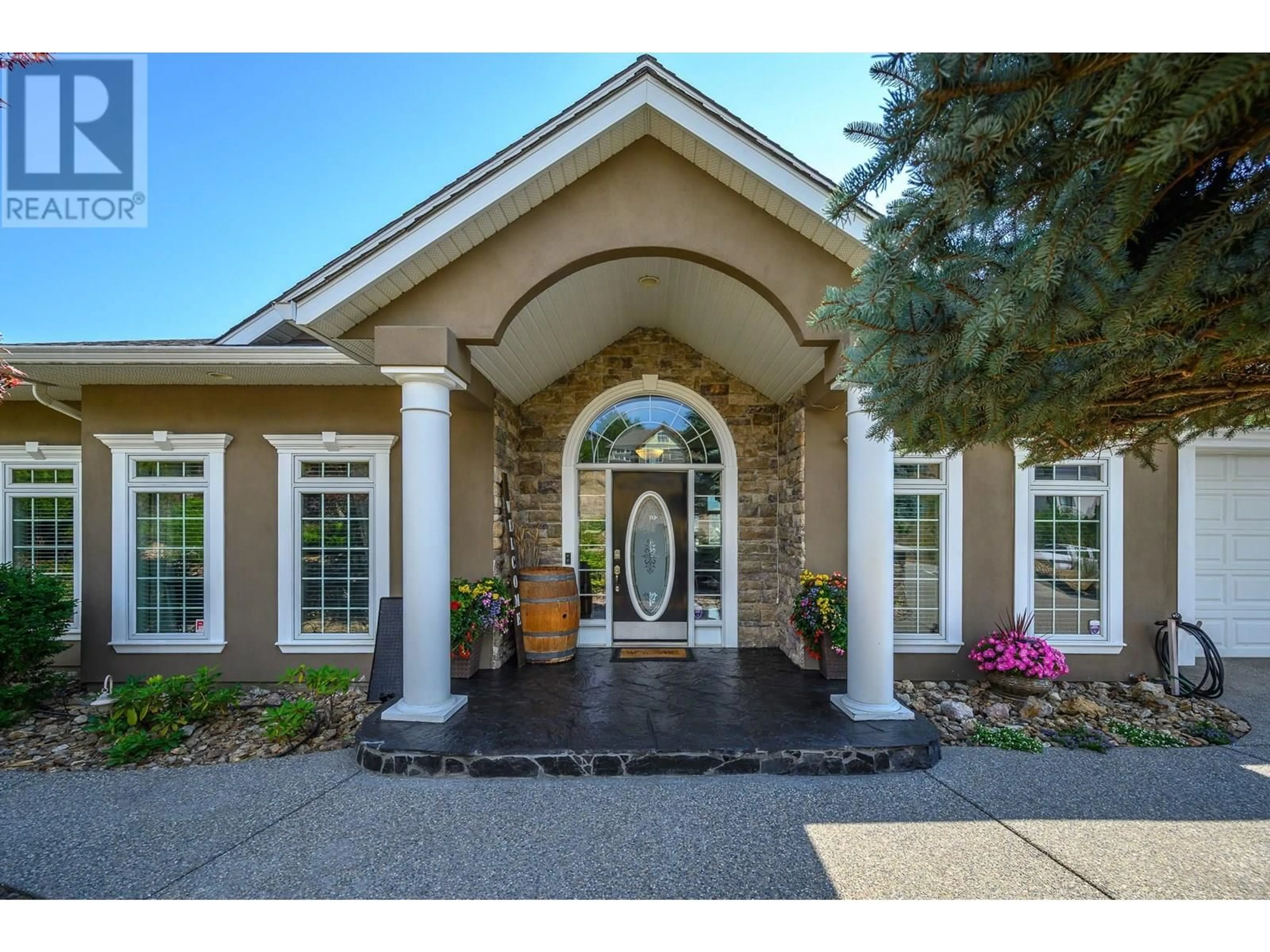 Indoor entryway for 8853 BRAEBURN DRIVE, Coldstream British Columbia V1B3W8