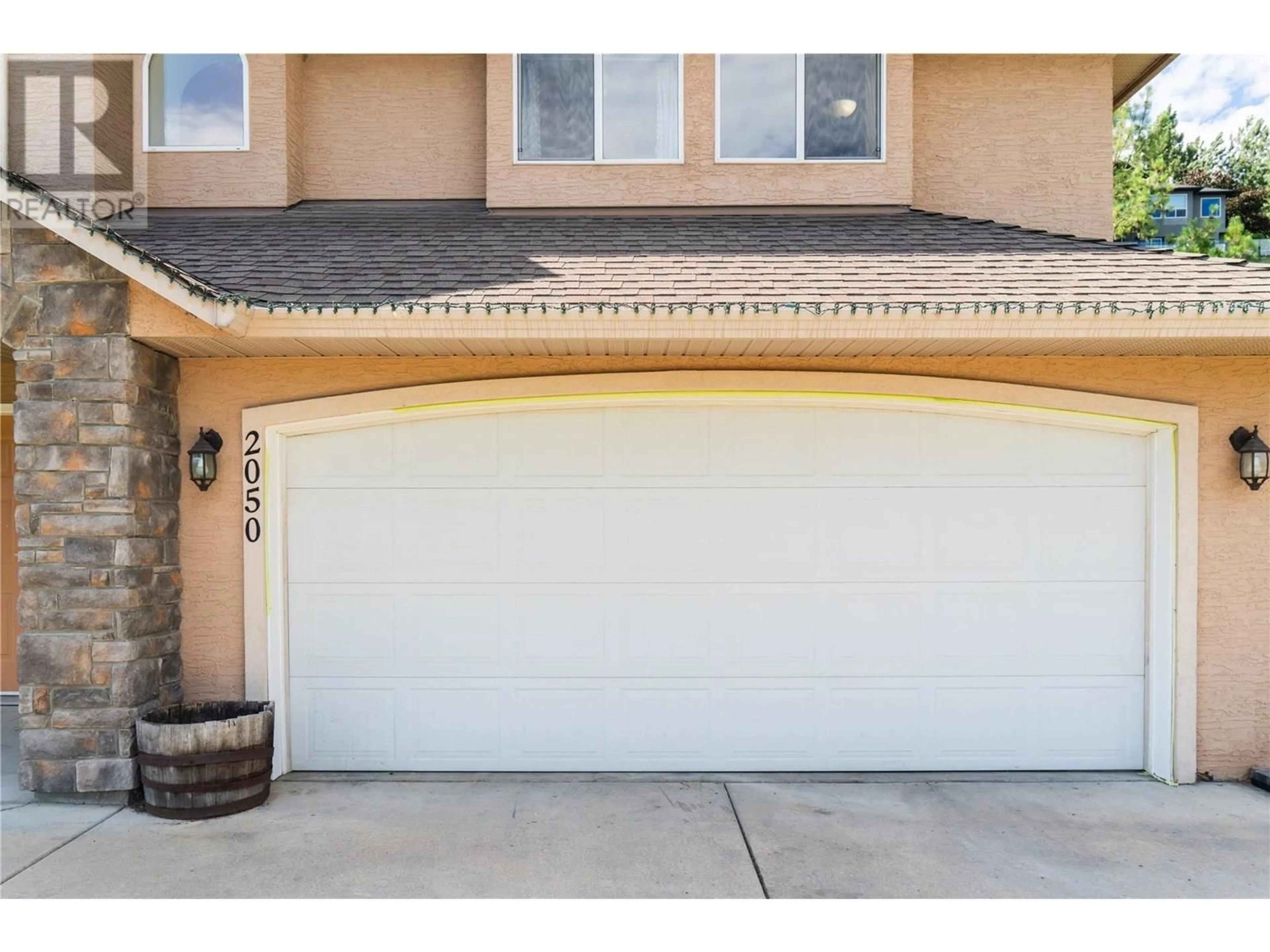 Indoor garage for 2050 HORIZON DRIVE, West Kelowna British Columbia V1Z3N4