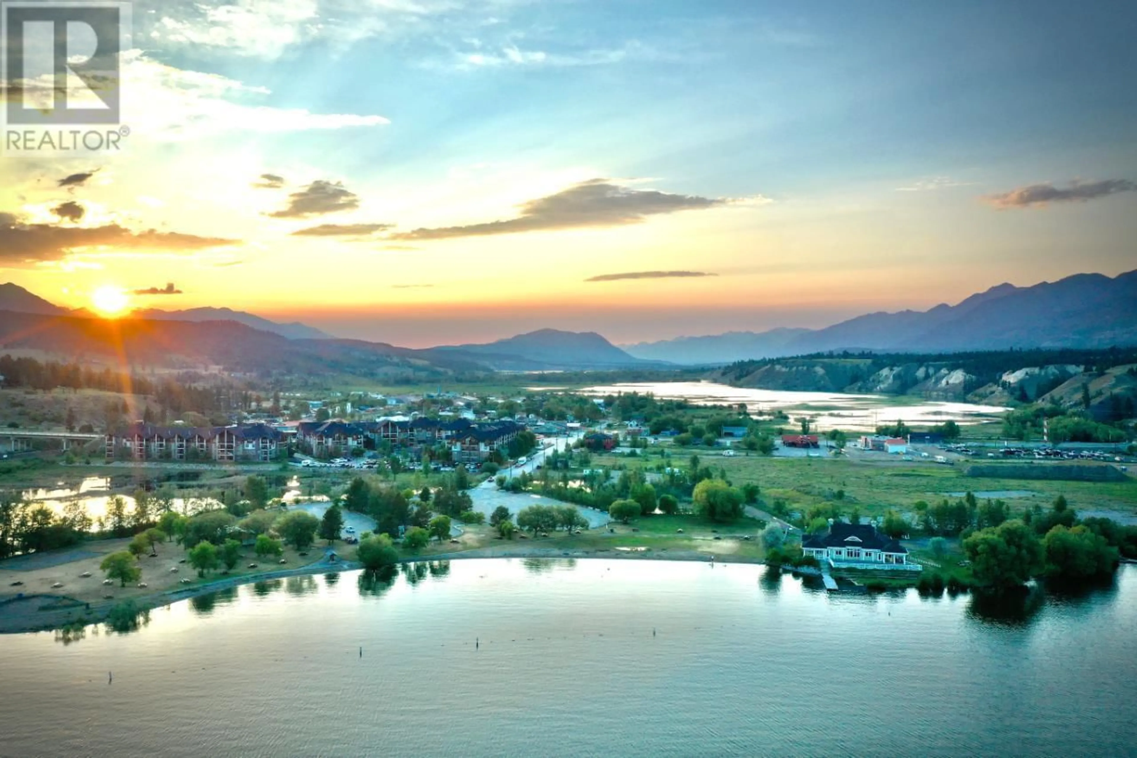 Blurry image for 2114 - 205 THIRD AVENUE, Invermere British Columbia V0A1K7